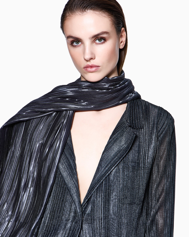 STOLE IN PLEATED FABRIC 3