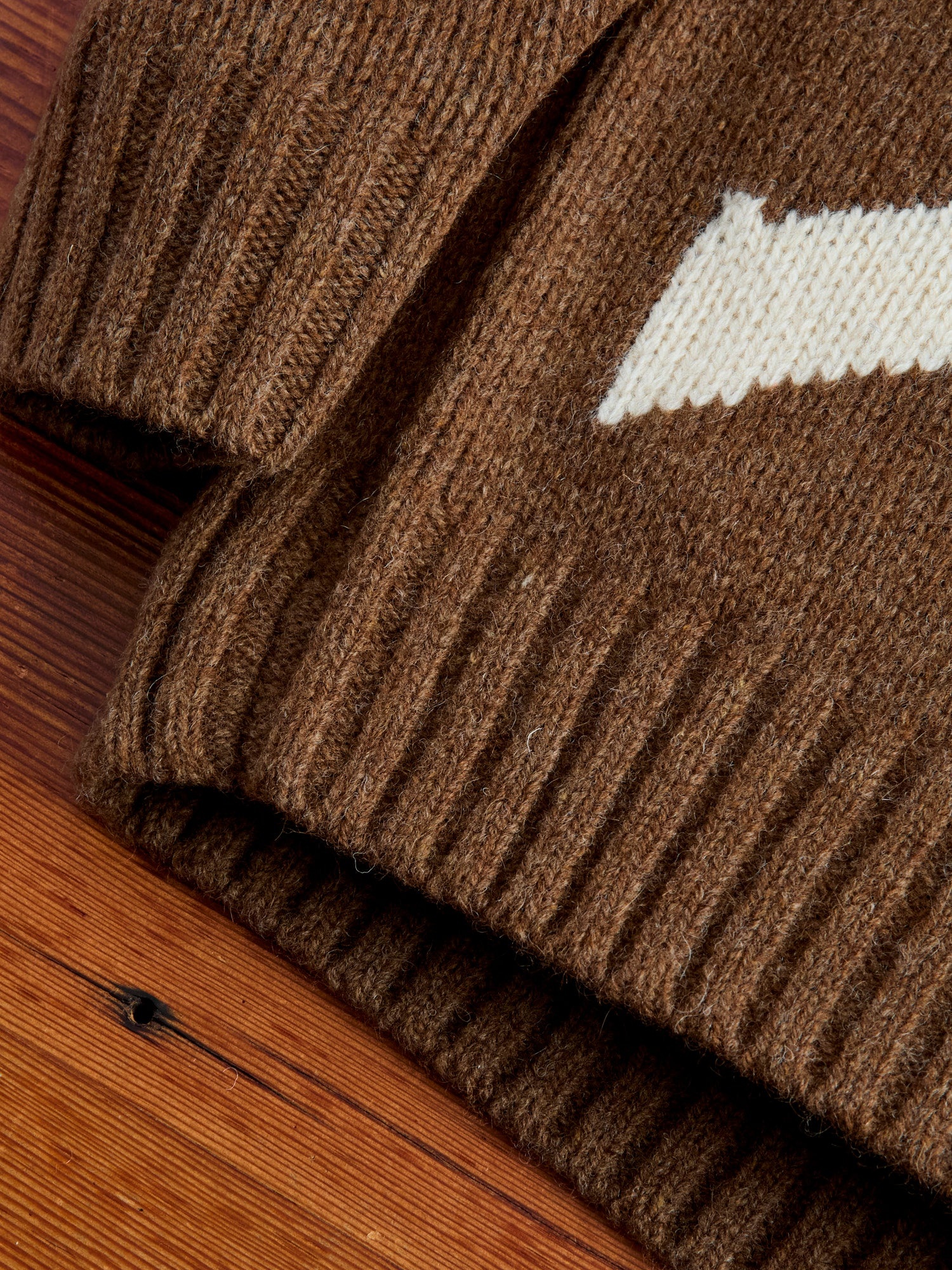 Intarsia 3-Gauge Crewneck Sweater in Brown - 7