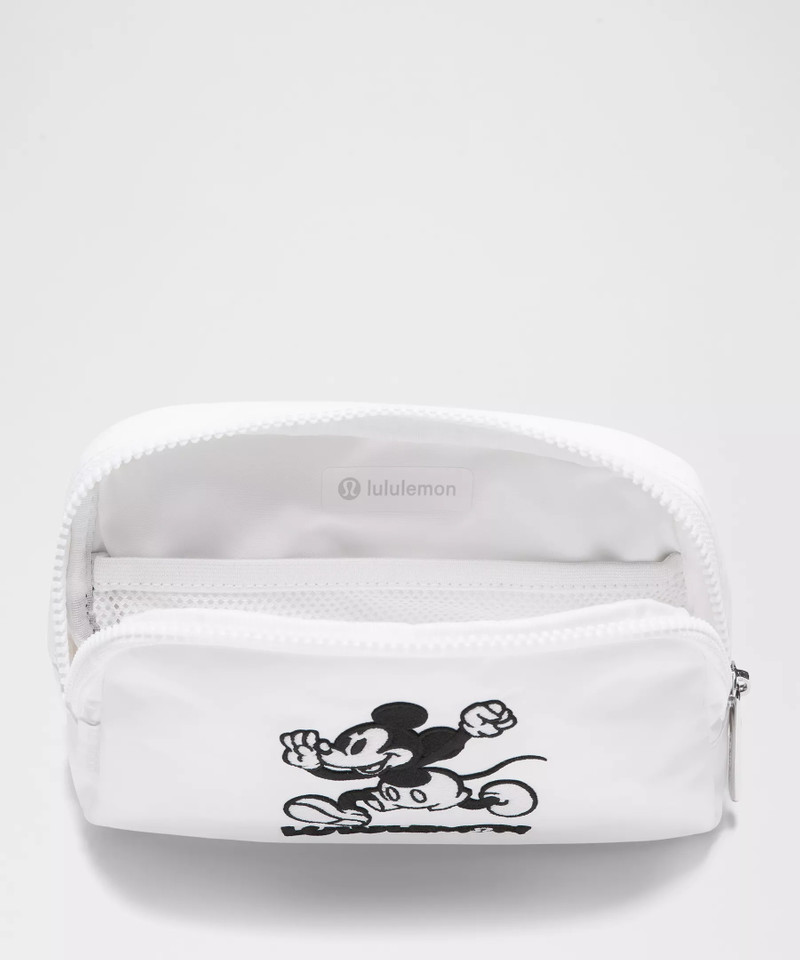 Disney x lululemon *Everywhere Belt Bag 1L Mickey in Motion Graphic 4