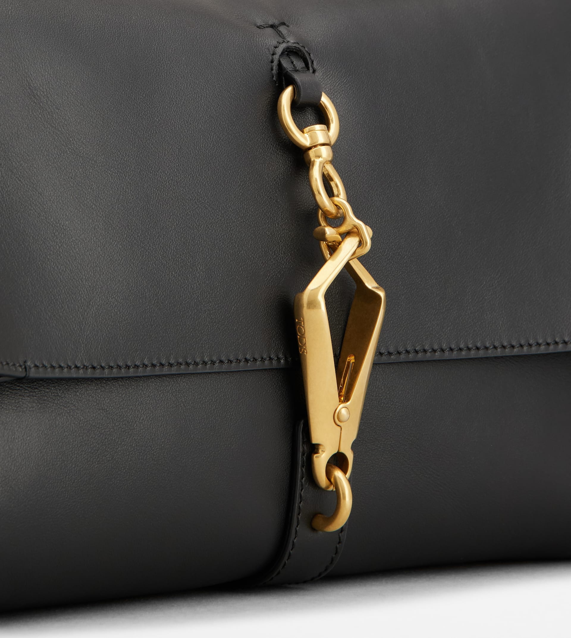 TOD`S｜ (XBWBUZK0100UPP B999) Woman BLACK Bucket Bag in Leather Medium