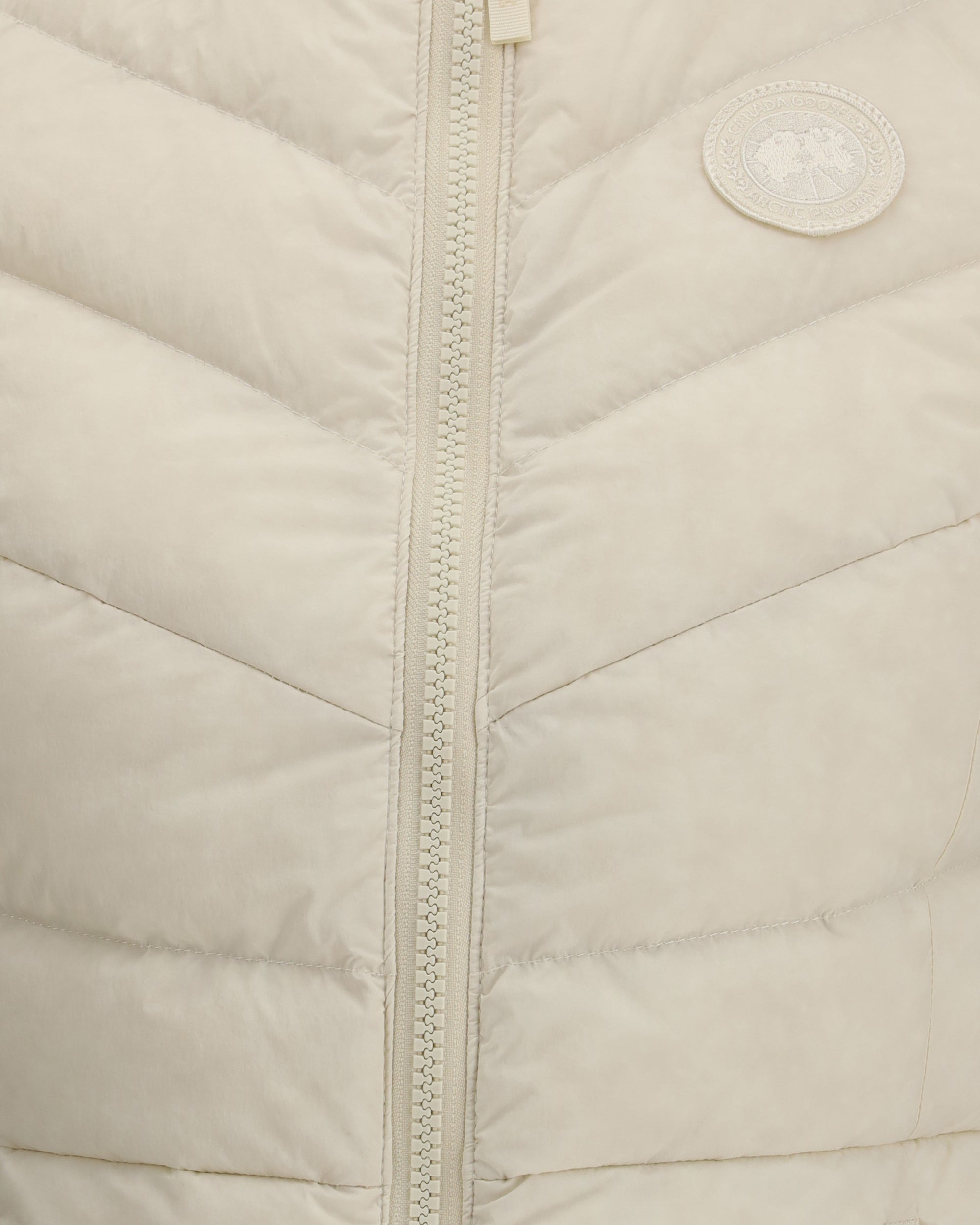 Sleeveless Jacket with a removable hood - 3