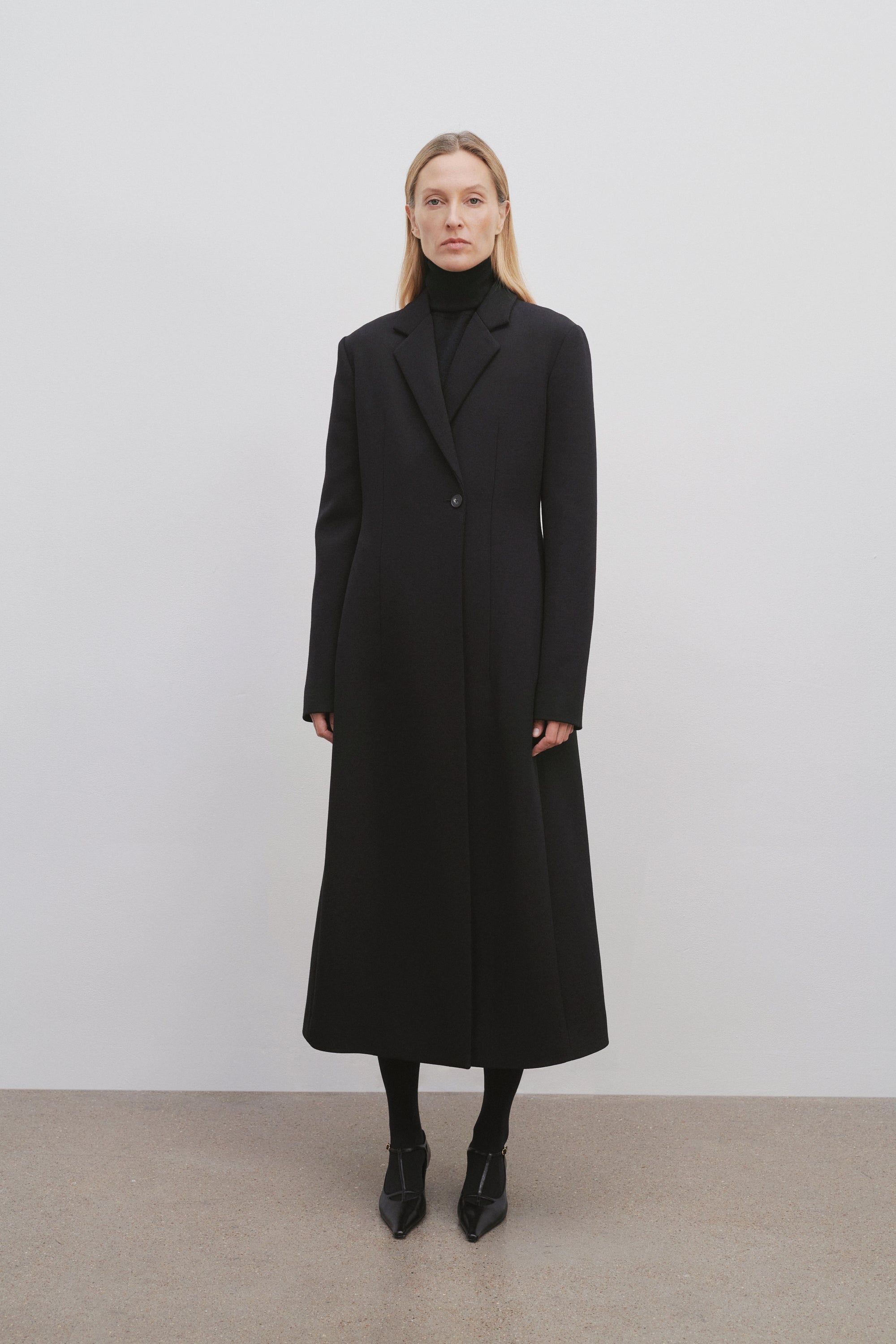 Medea Coat in Virgin Wool - 3