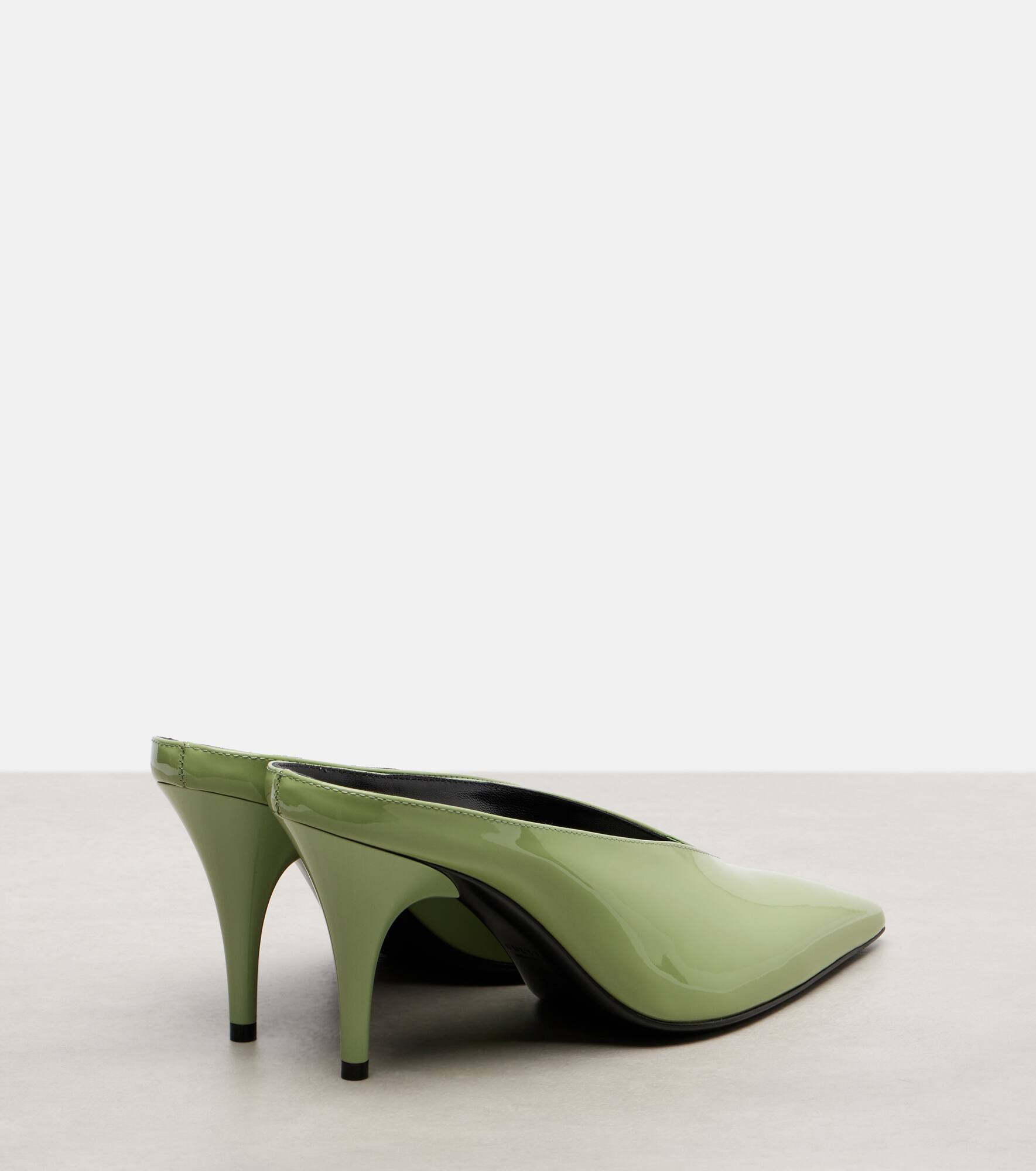 Gucci 97 85 patent leather mules - 2