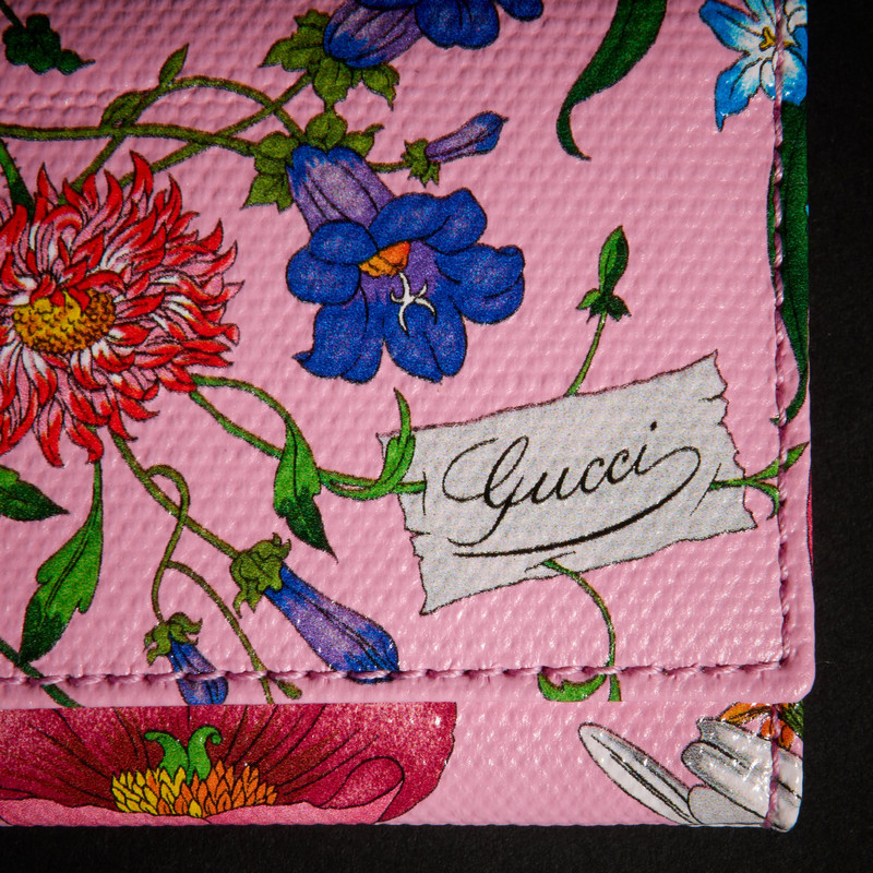 Flora-motif bi-fold card case 4