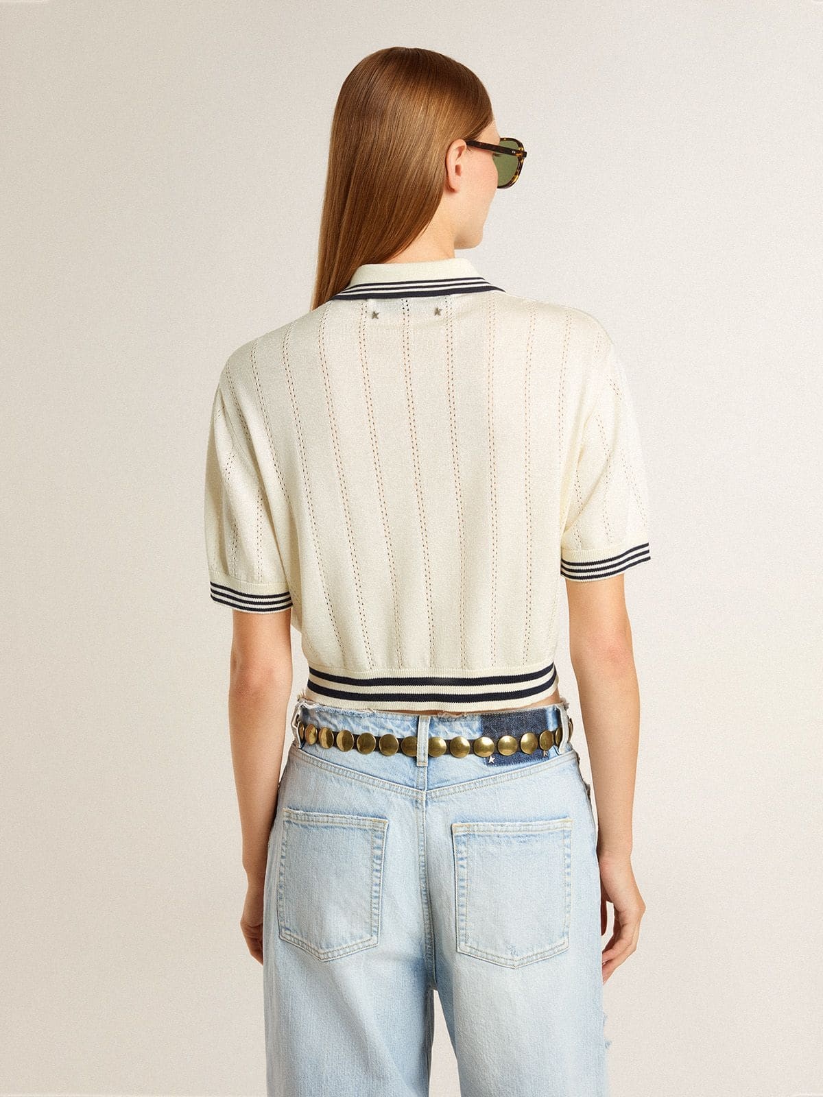 Women's cropped worn-white cotton polo shirt with blue ribbing - 5