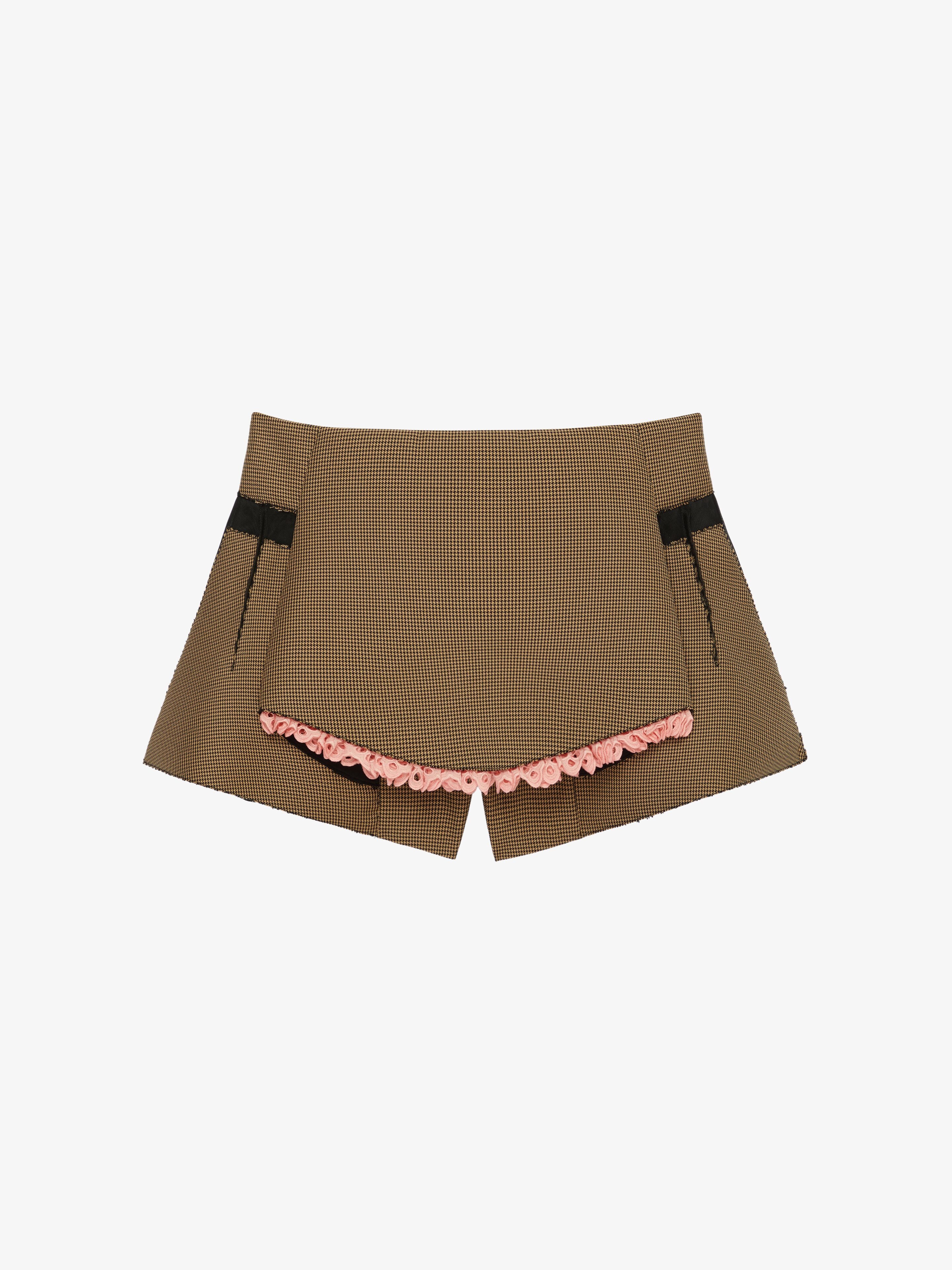 SHORTS IN TECHNICAL FIBER WITH APRON EFFECT AND BRODERIE ANGLAISE - 4