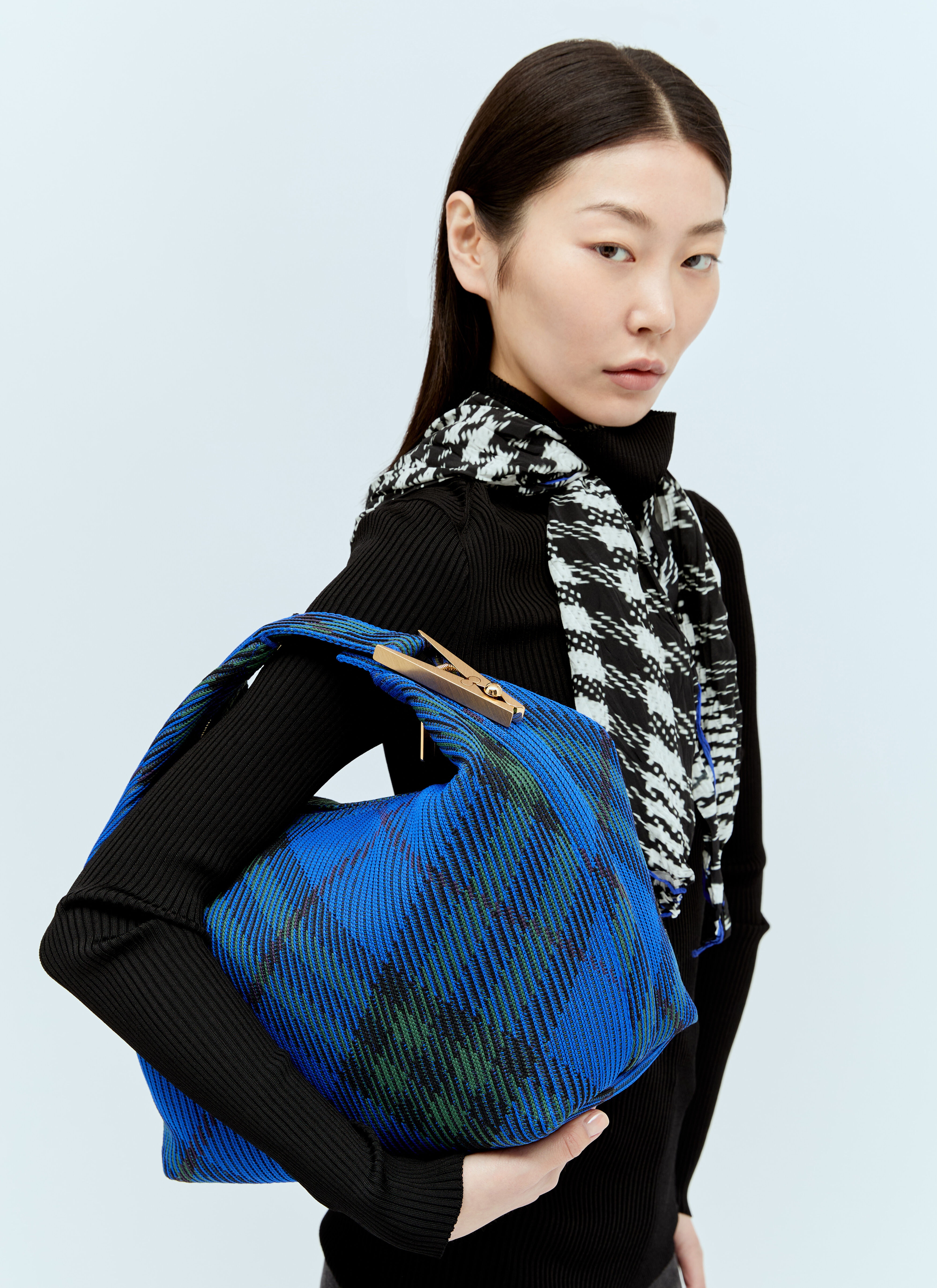 【関税&送料込】Burberry Peg Medium Technical Knit Handbag Burberry Medium Peg Duffle Handbag | lncc | REVERSIBLE