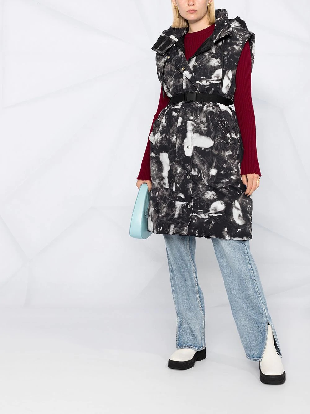 graphic-print sleeveless coat - 2