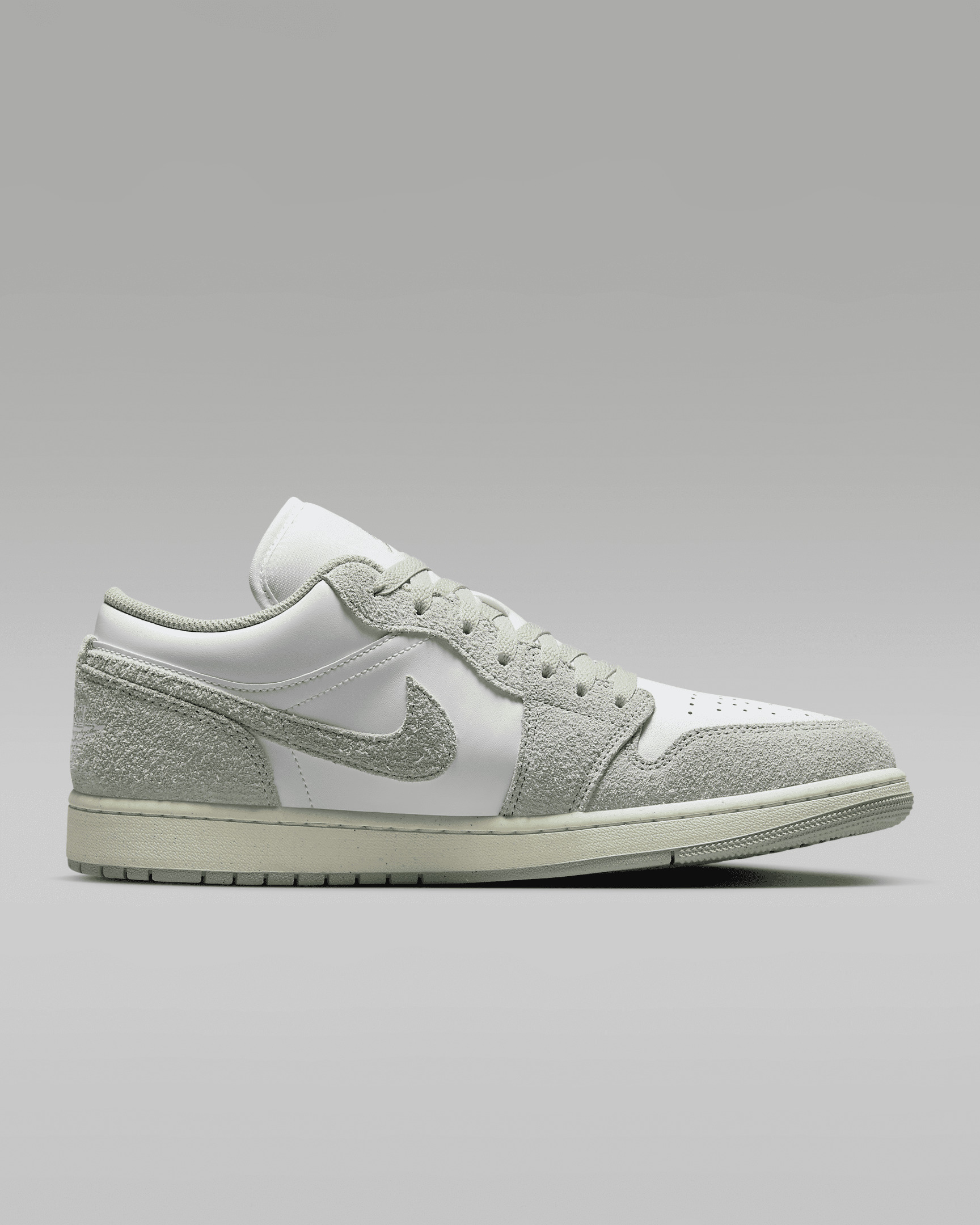 Men's Air Jordan 1 Low SE Shoes - 3