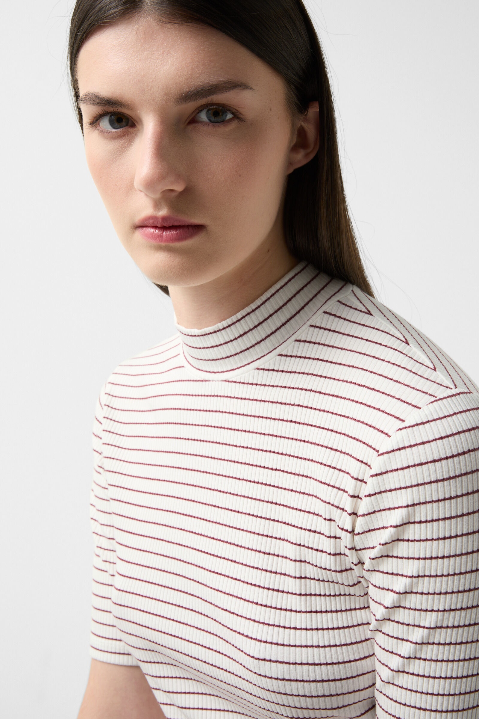 T-shirt Riva in Wine red/off-white - 4