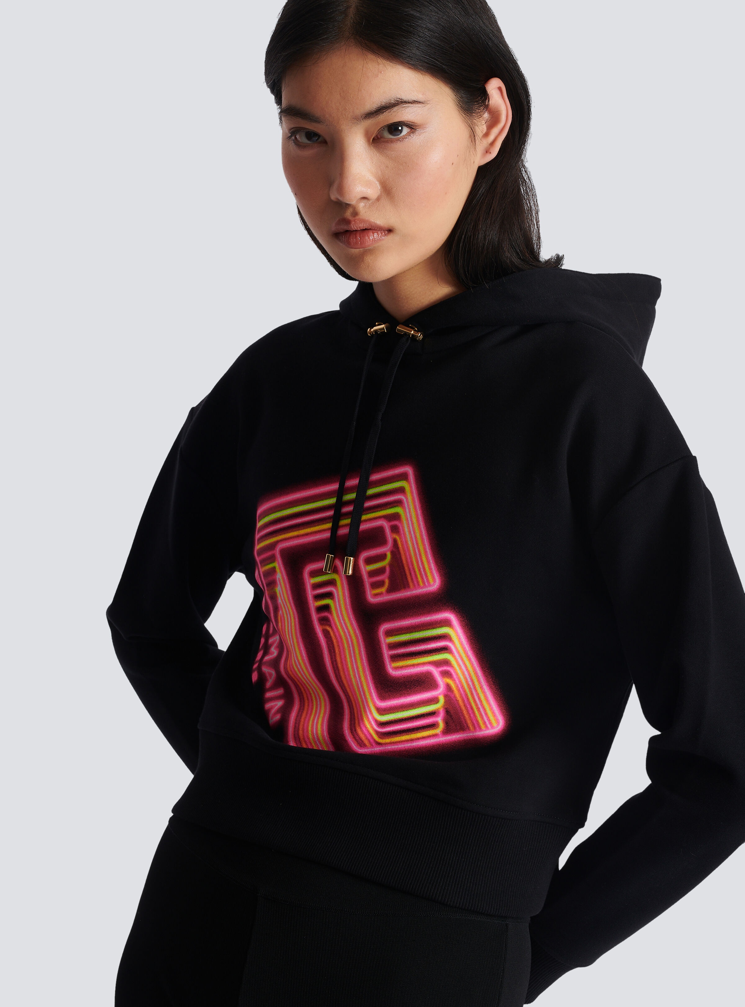 Cropped hoodie with neon printed labyrinth logo - 6
