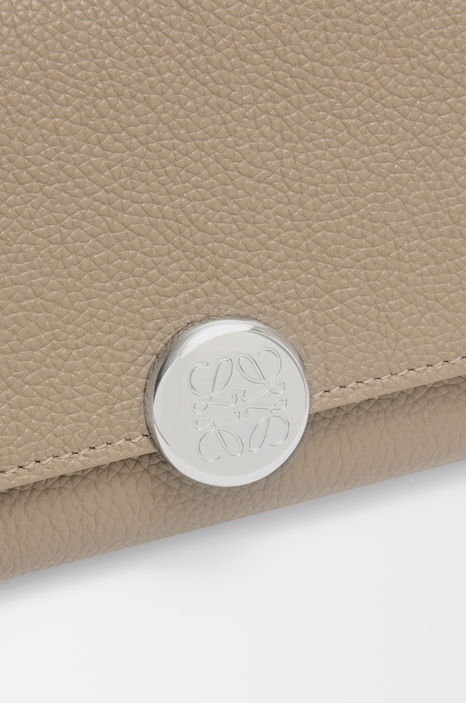 Pebble continental wallet in mini grain calfskin - 5