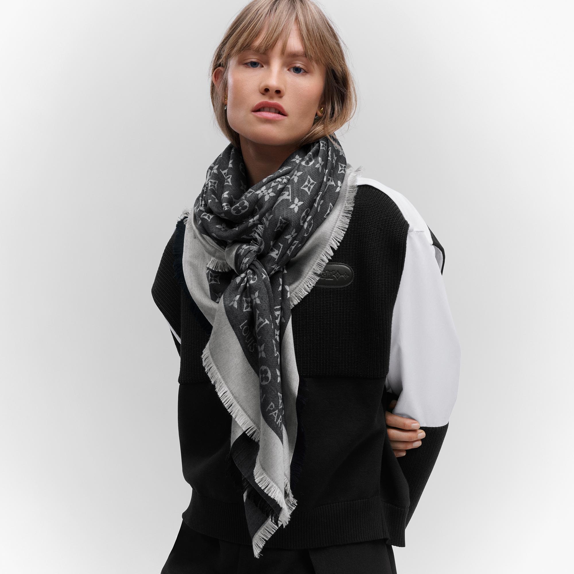 上品で使いやすい★【Loius Vuitton】monogram denim shawl Monogram Denim Shawl S00 - Women - Accessories | LOUIS VUITTON ®