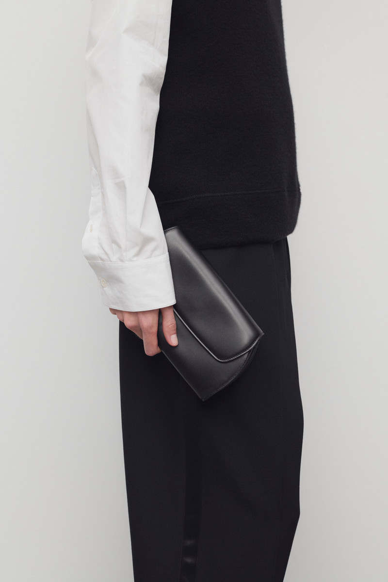 Curved Clutch in Leather 4