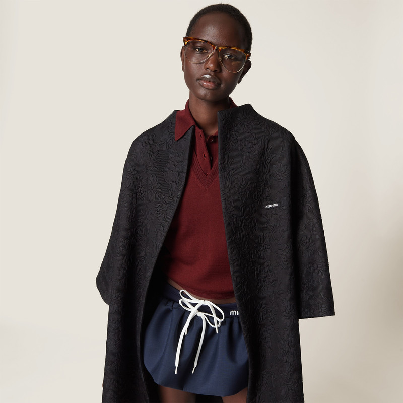 Single-breasted matelassé effect jacquard cape 6