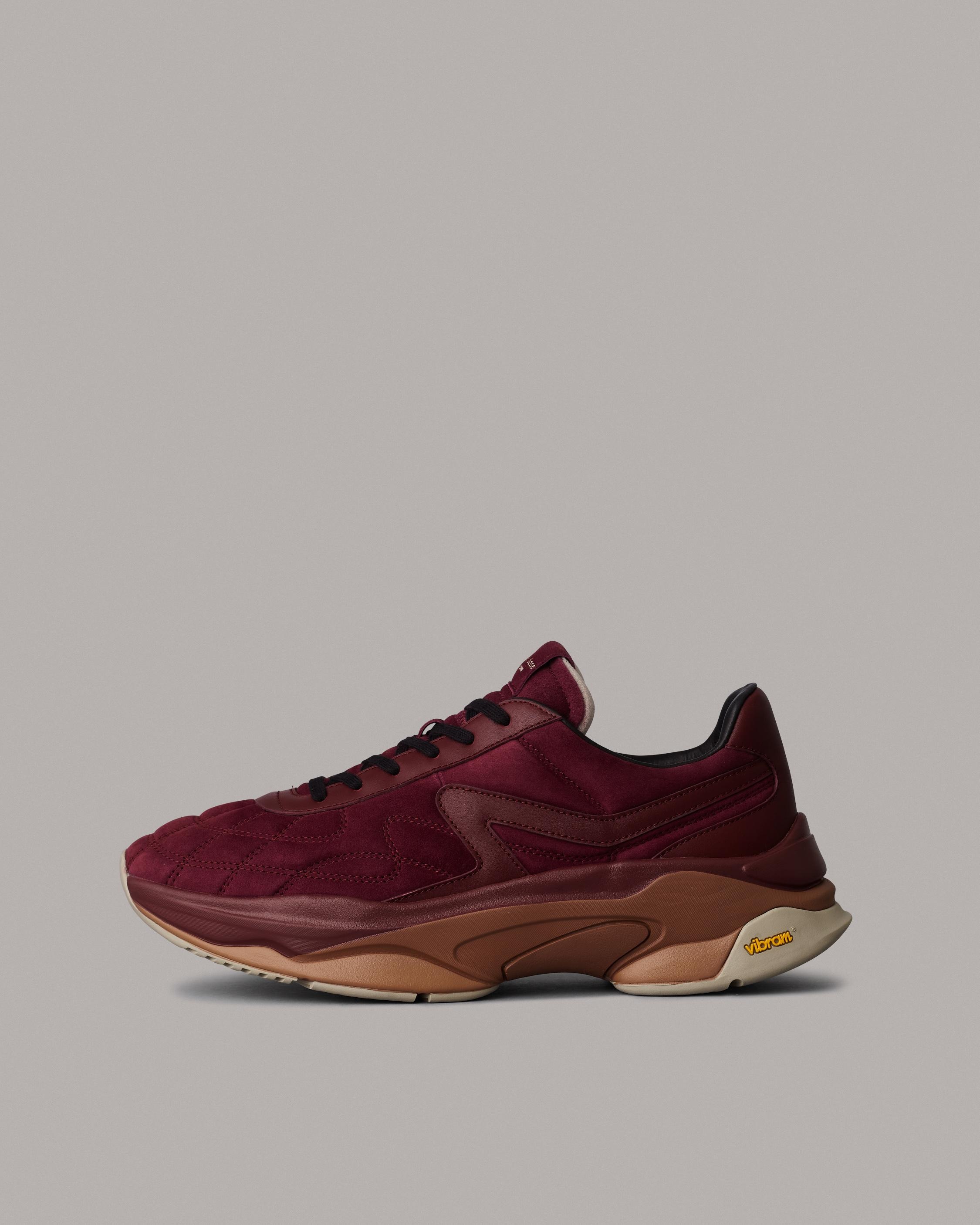 RB Legacy Runner - Suede
Low Top Sneaker - 1