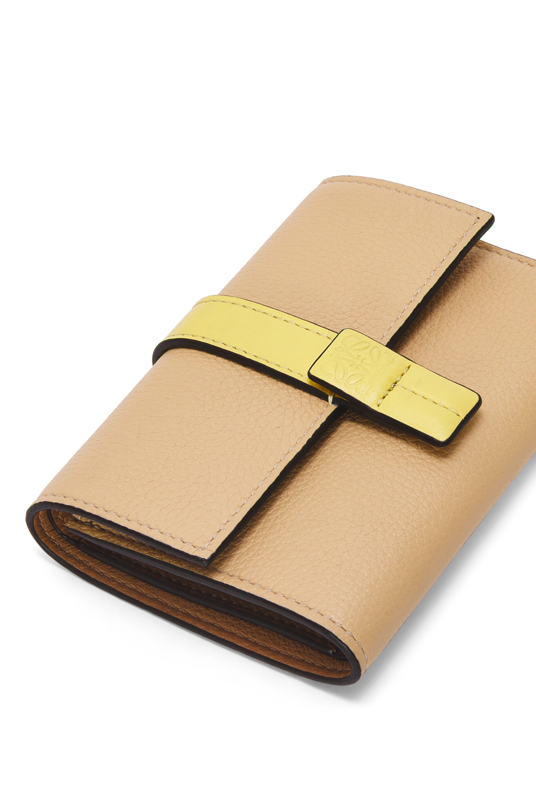 Small vertical wallet in soft grained calfskin - 5