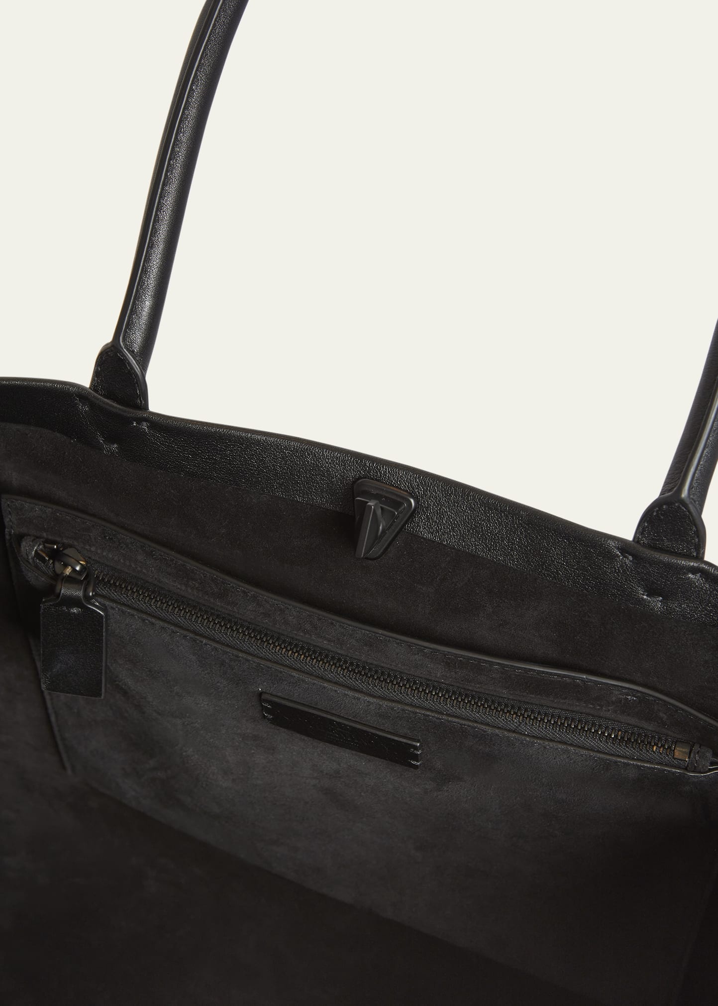 【Valentino】VLOGO LOCKER MEDIUM TOTE BAG◆5W0B0Q59RCG VALENTINO VLOGO LOCKER MEDIUM TOTE BAG – LOZURI®