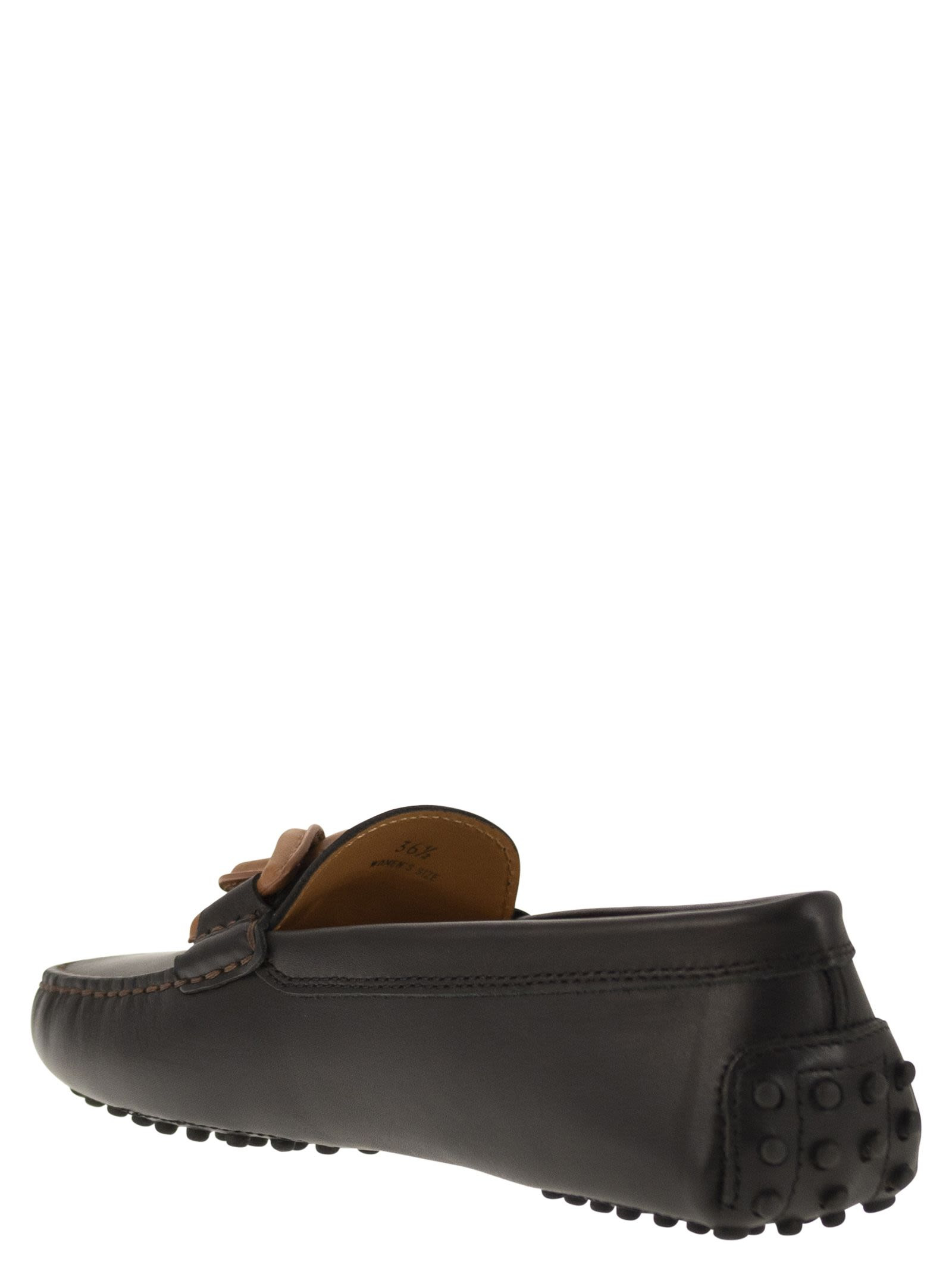Tod's Women Moccasin With Leather Chain - 3