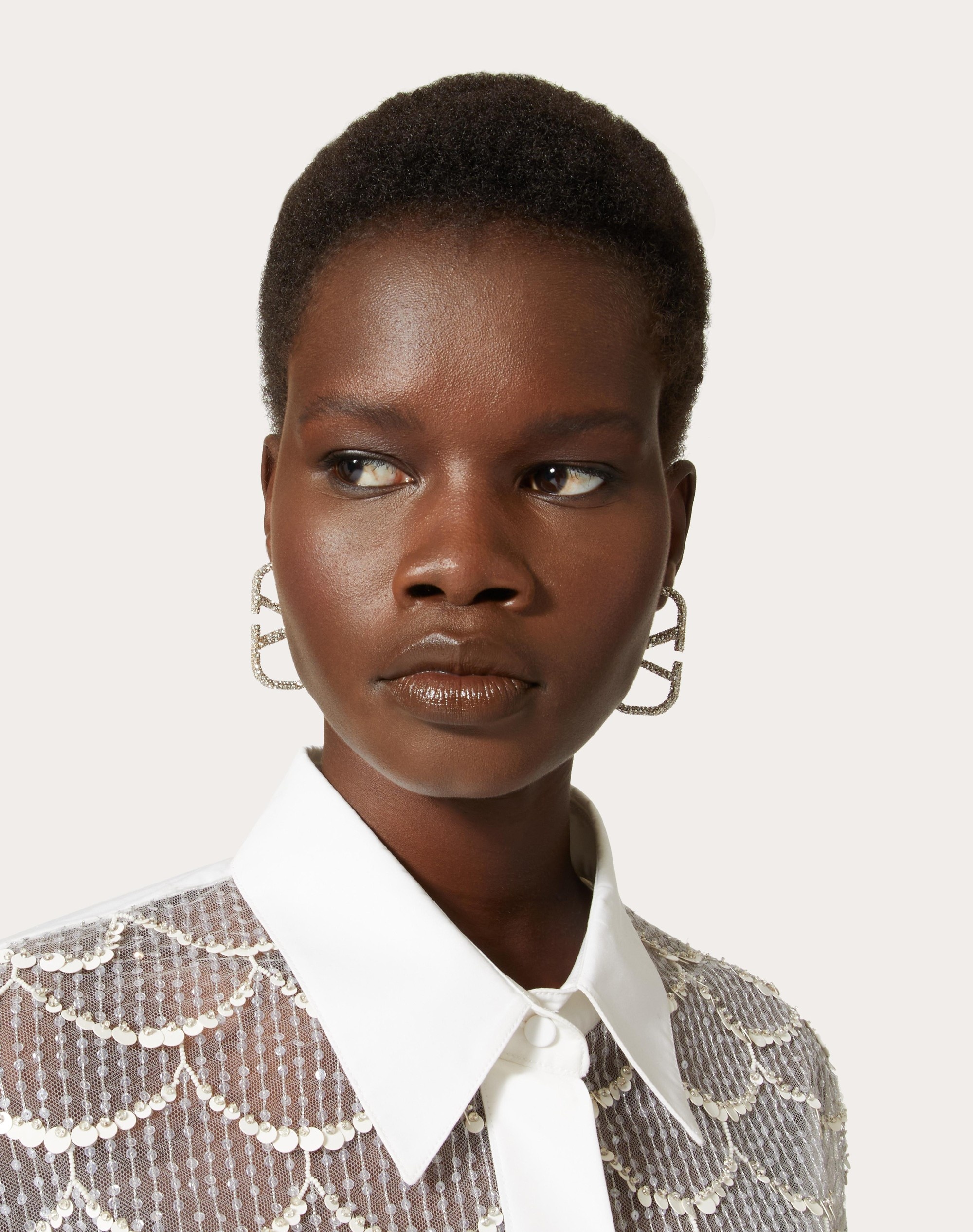 VLOGO SIGNATURE EARRINGS IN METAL AND SWAROVSKI® CRYSTALS. - 5