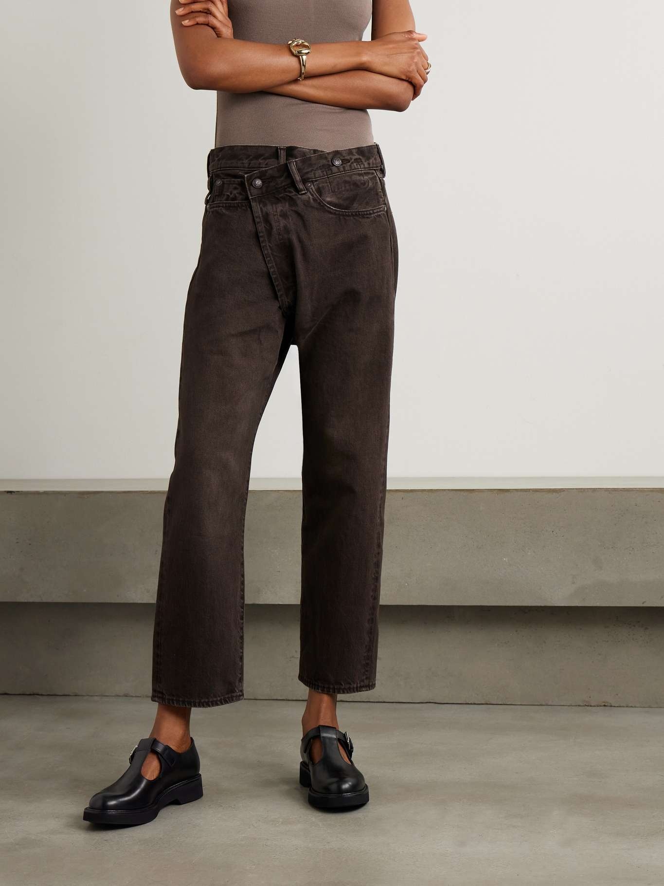 デニム・ジーパン R13 Crossover asymmetric distressed boyfriend jeans R13 Crossover asymmetric distressed low-rise boyfriend jeans
