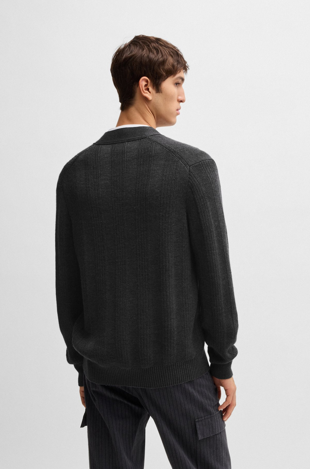 MIXED-STRUCTURE V-NECK SWEATER IN WOOL - 5