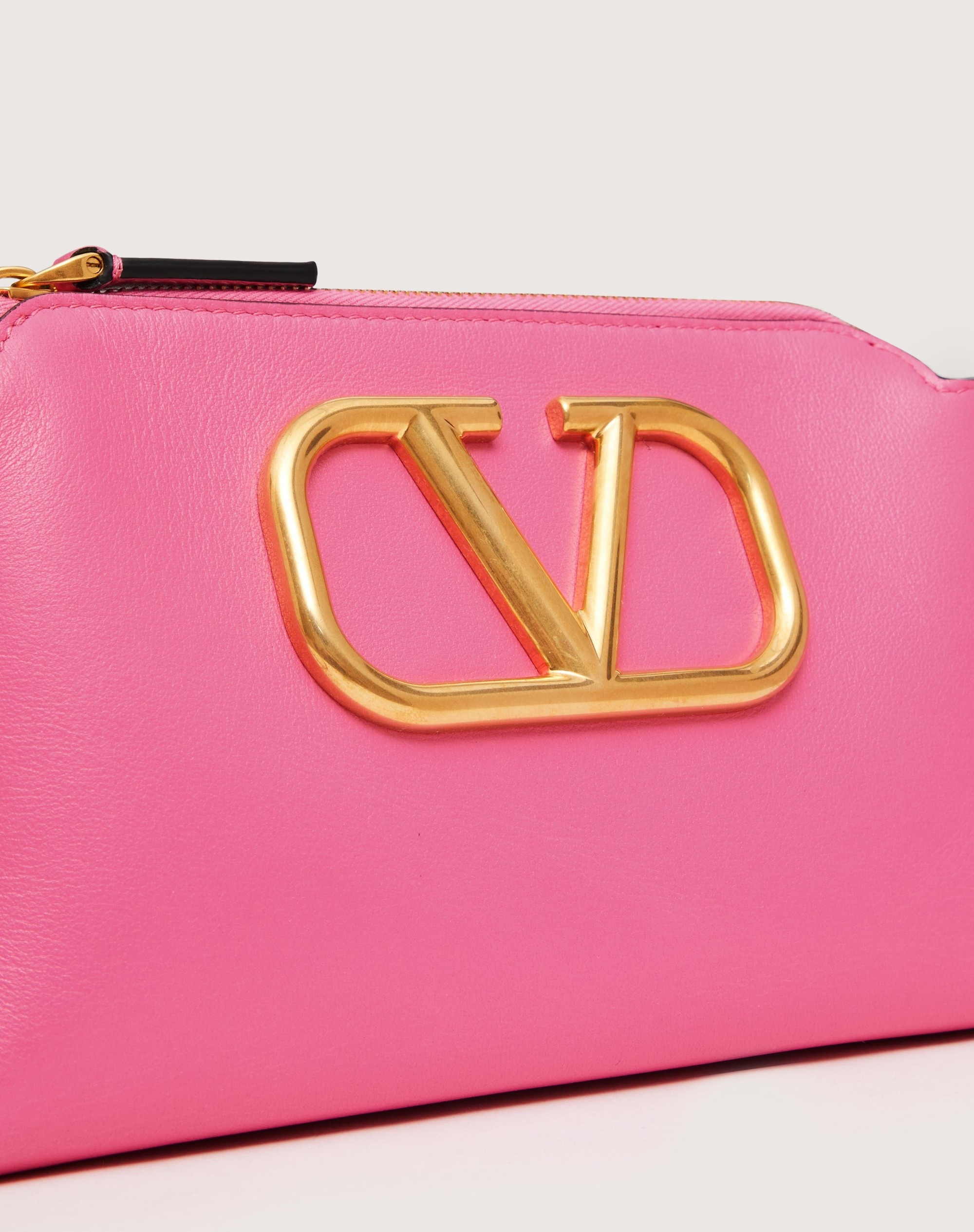 VLOGO SIGNATURE CALFSKIN POUCH 2