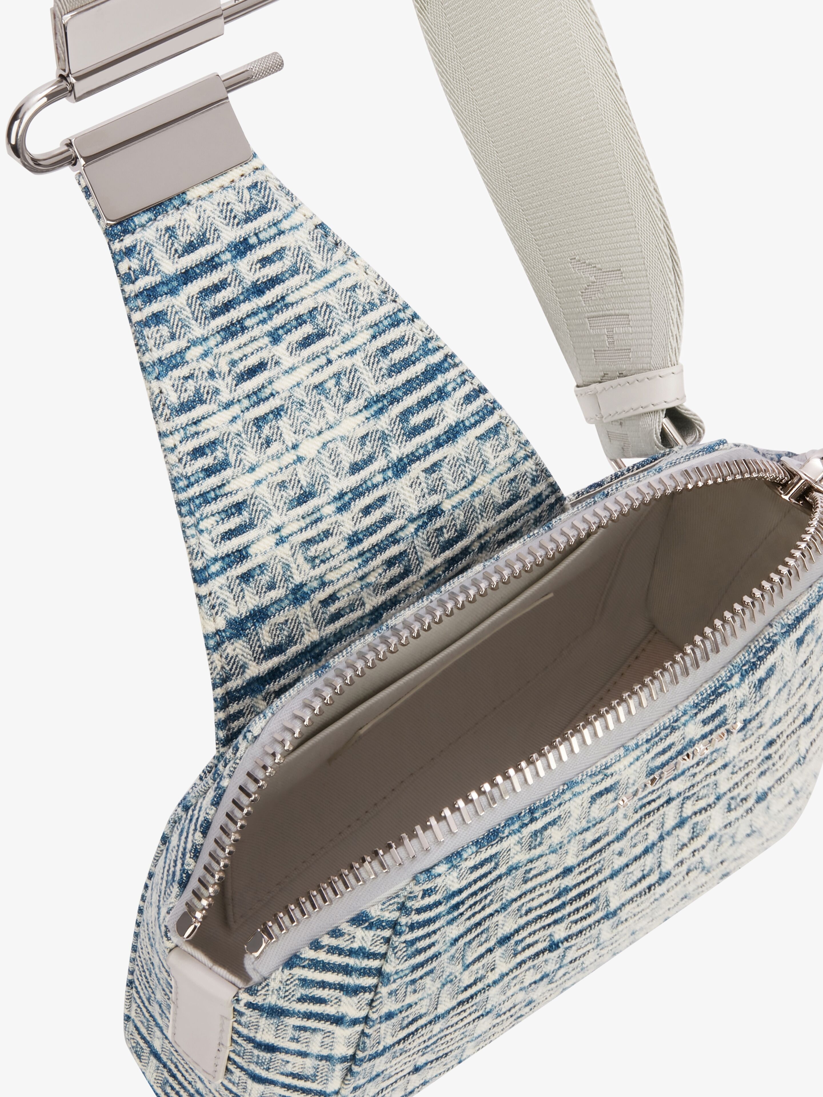 SMALL ANTIGONA CROSS BODY BAG IN 4G BLEACHED DENIM - 5