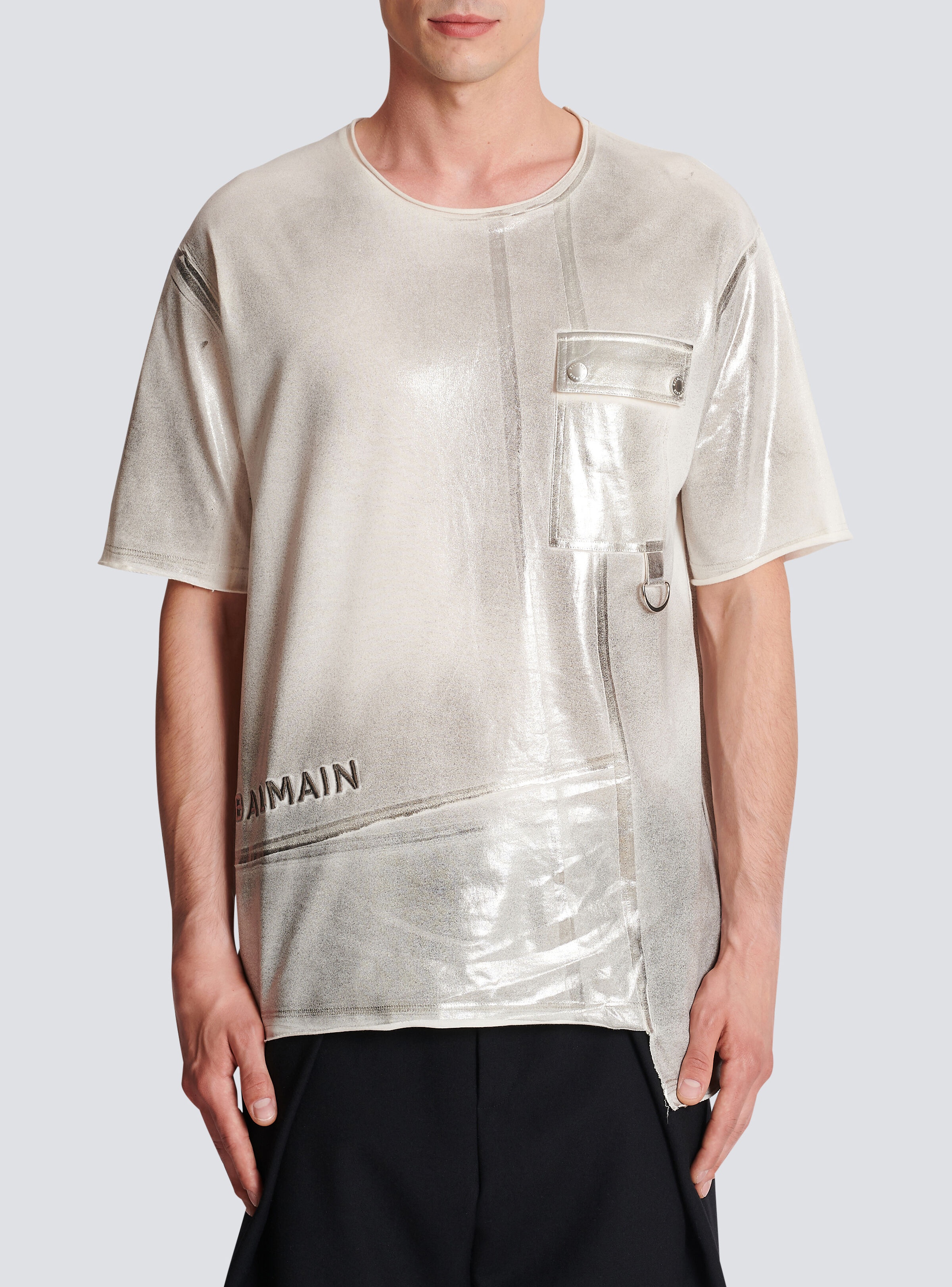 Asymmetrical eco-responsible cotton T-shirt with Balmain logo pleat print - 5