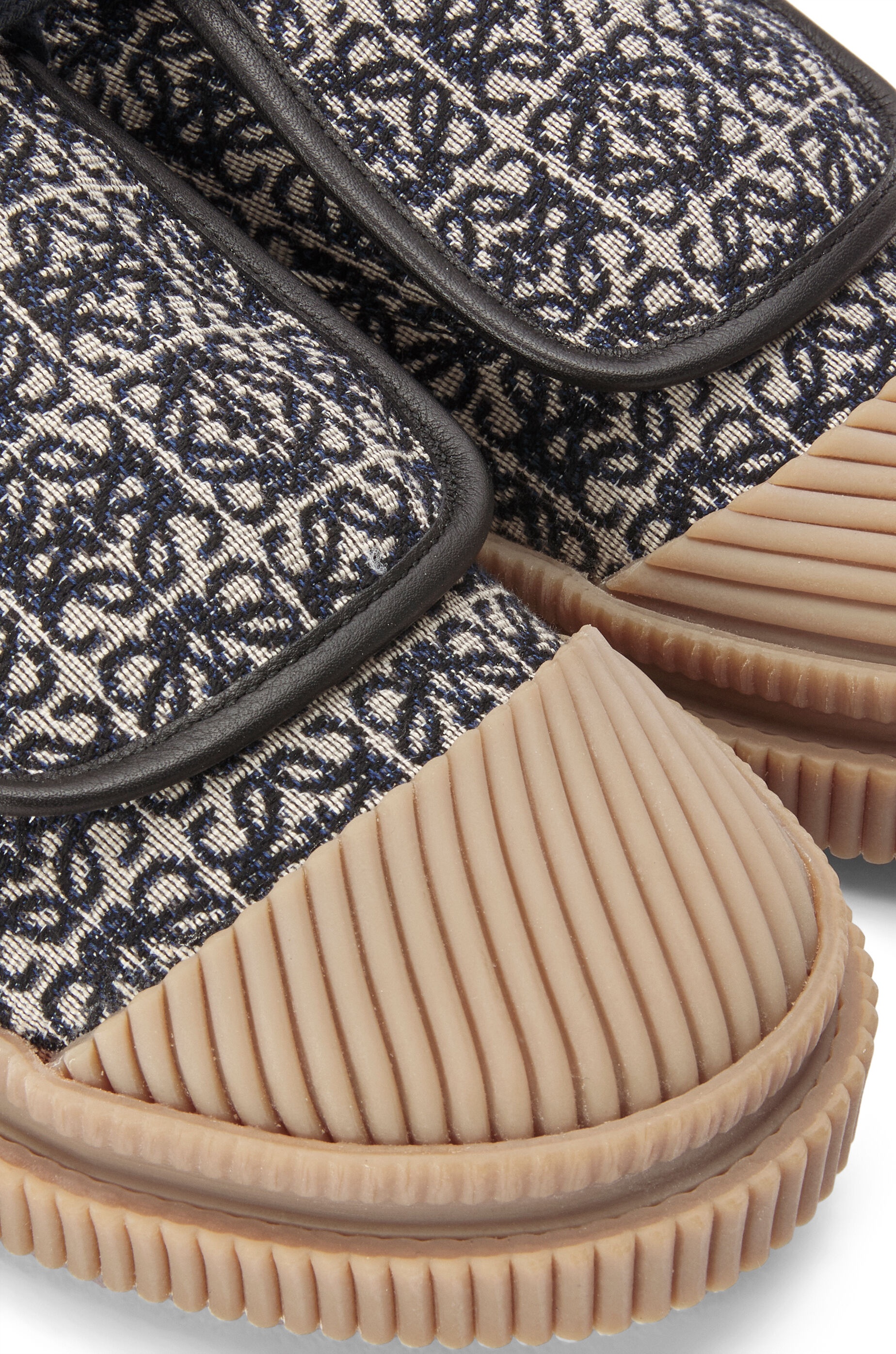 Anagram flap sneaker in jacquard and calfskin - 4