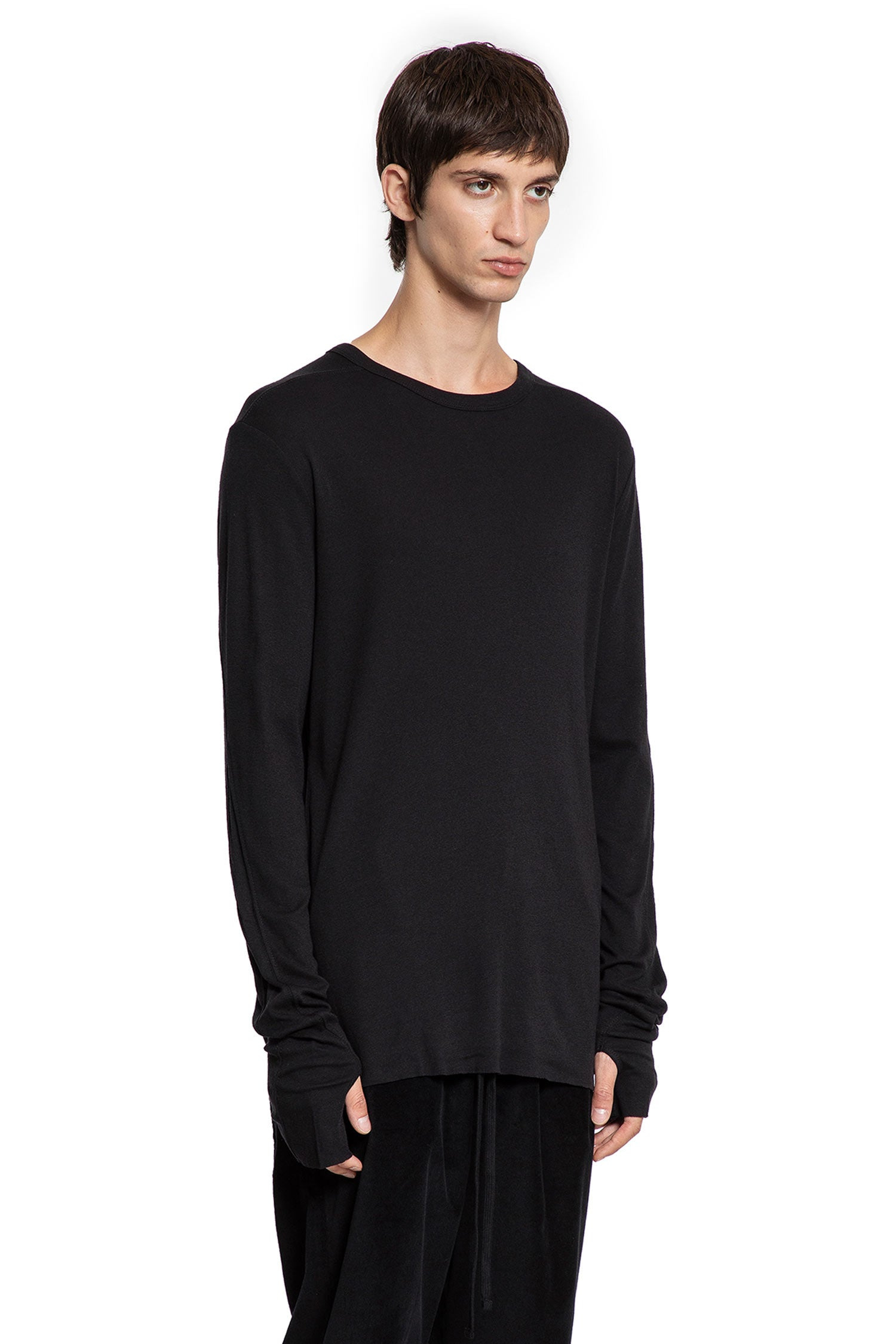Long-Sleeve-T-Shirt-With-Hand-Gaiters - 2