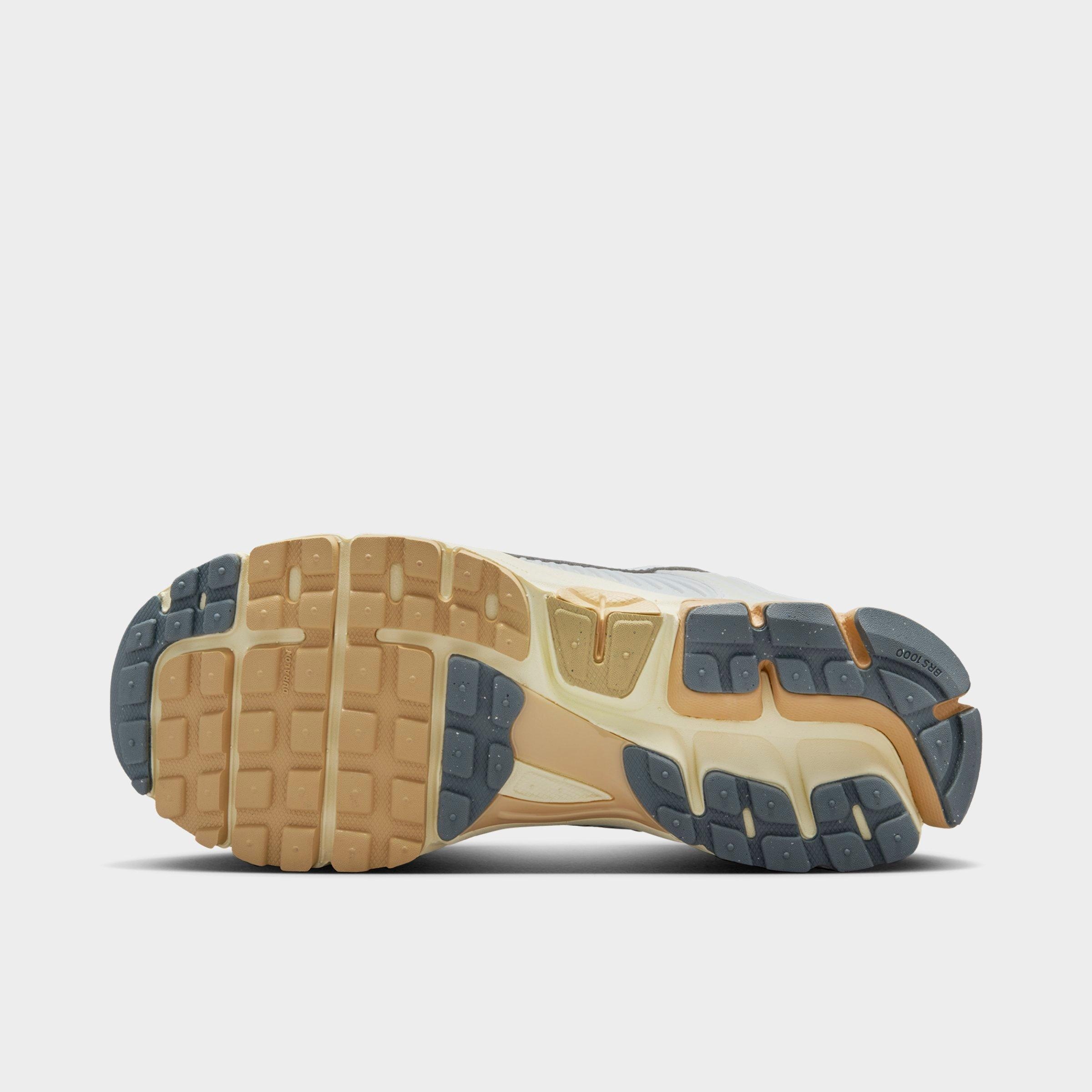 WOMEN'S NIKE ZOOM VOMERO 5 CASUAL SHOES - 6