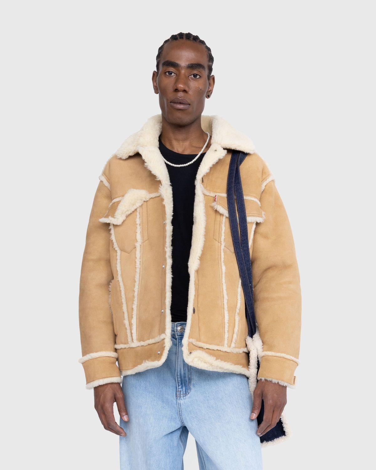 The fashion shearling trucker