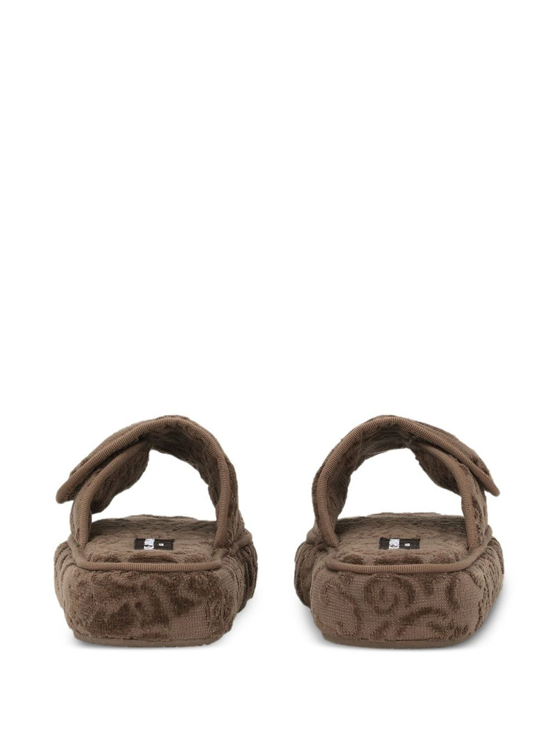 logo-detail slippers 3