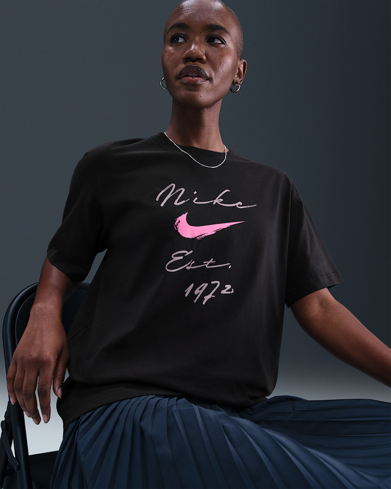 Nike Sportswear Essentials Women's Loose T-Shirt 3
