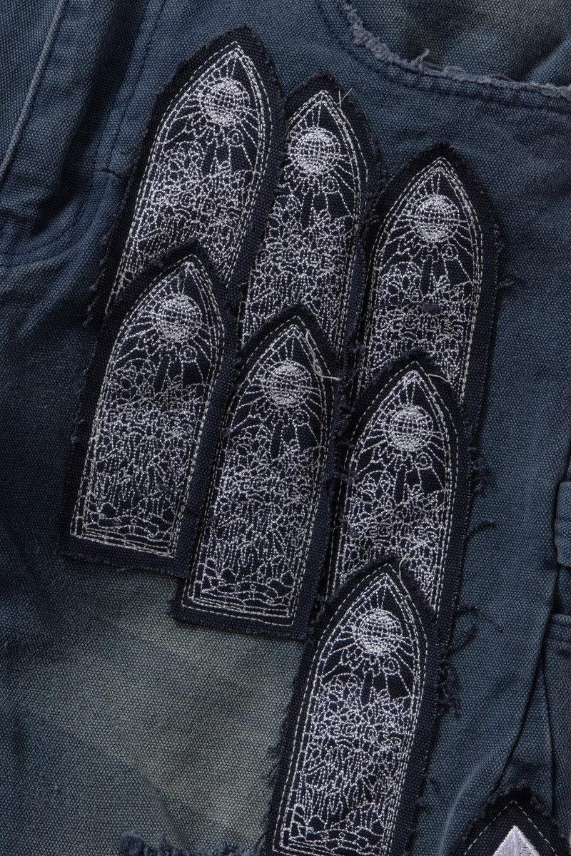 WHO DECIDES WAR PATCH ARCHED CARPENTER SHORT outlook