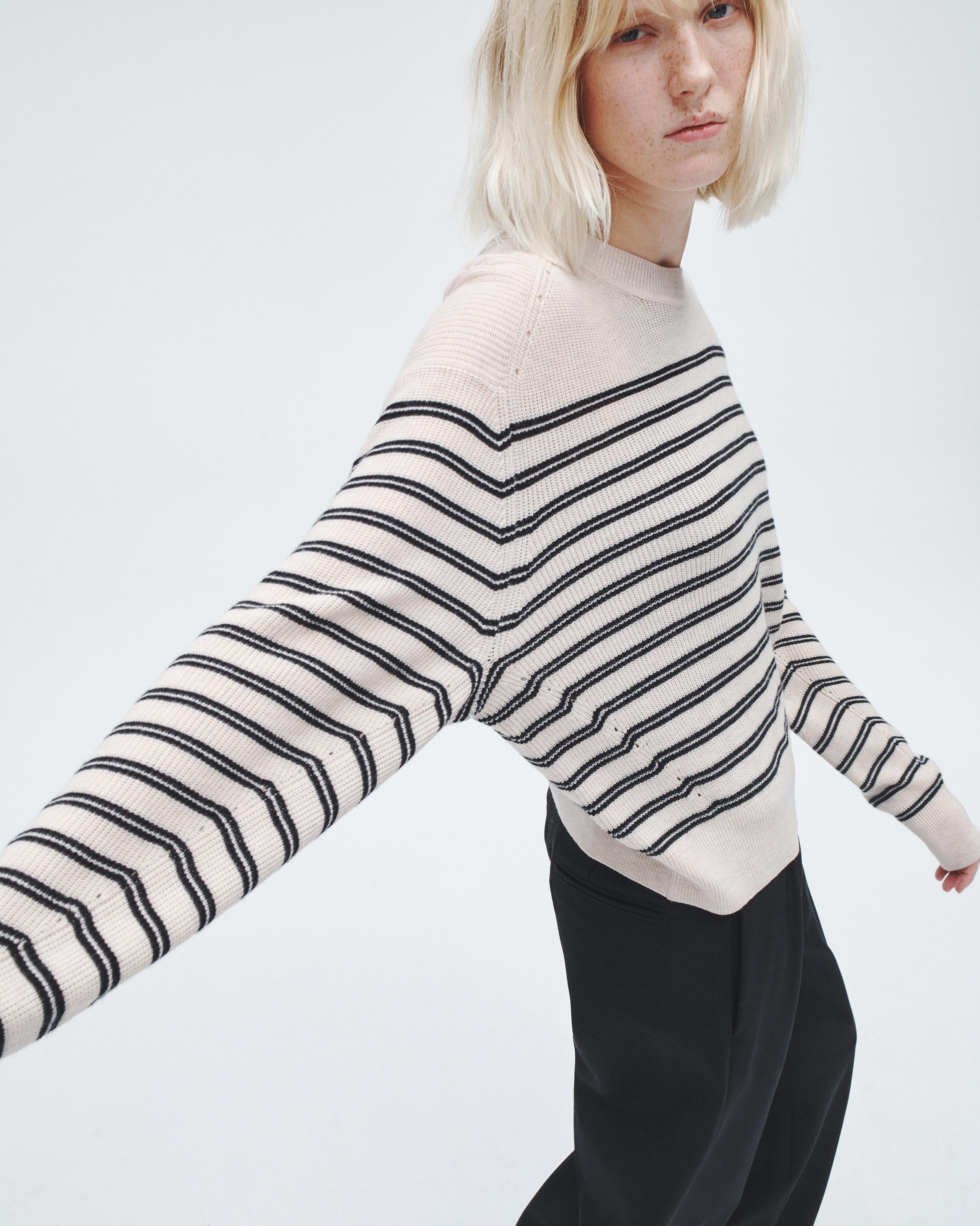 Bree Wool Crew
Relaxed Fit - 4