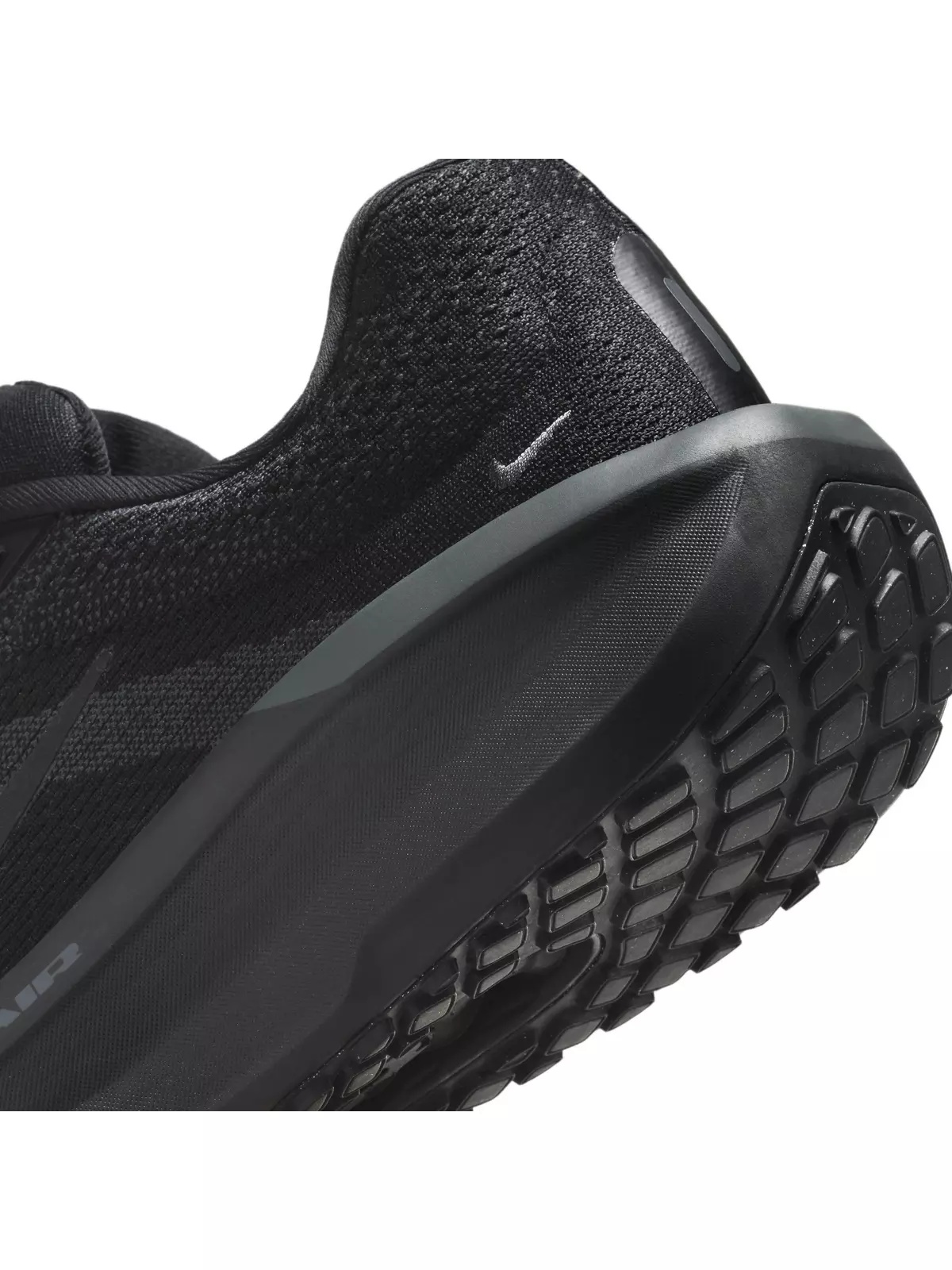 Winflo 11 "Black/Anthracite" Men's Running Shoe - 8