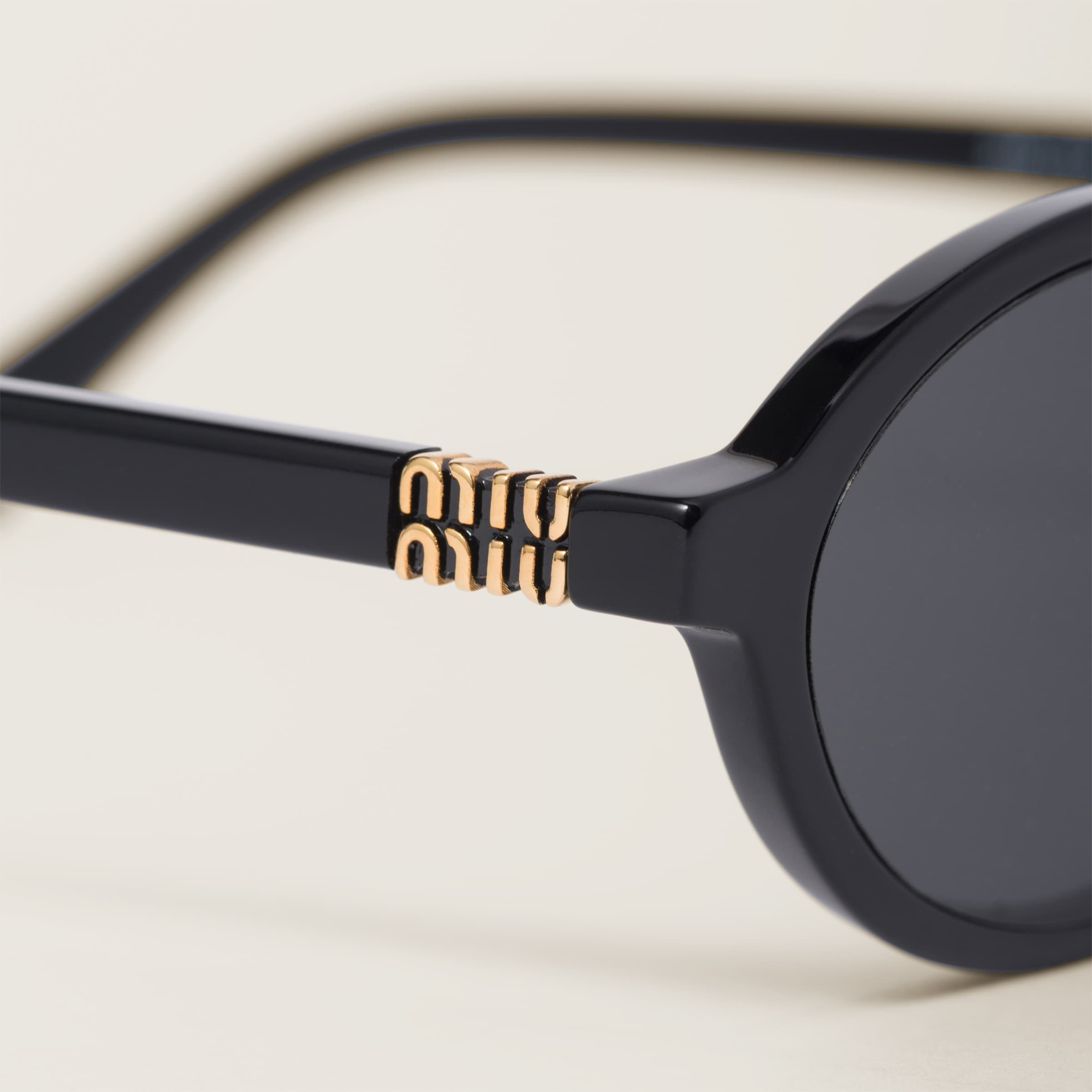 Miu Miu Miu Regard sunglasses | REVERSIBLE