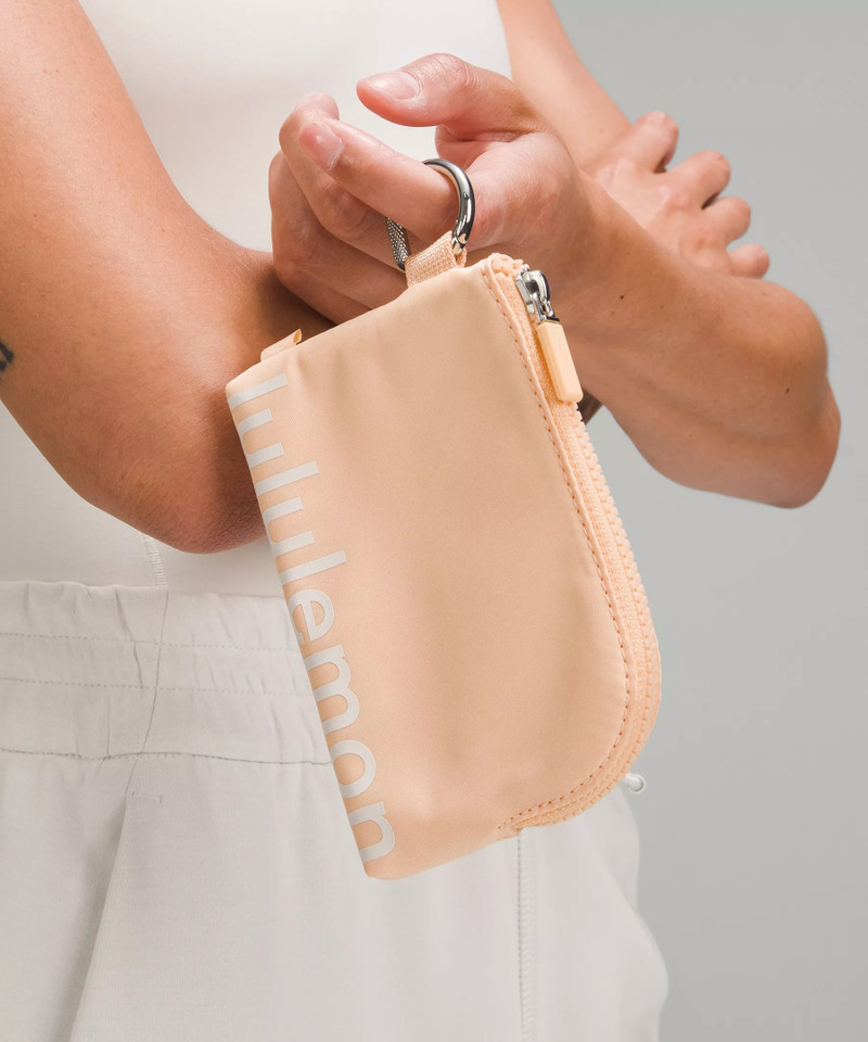 lululemon Clippable Card Pouch outlook