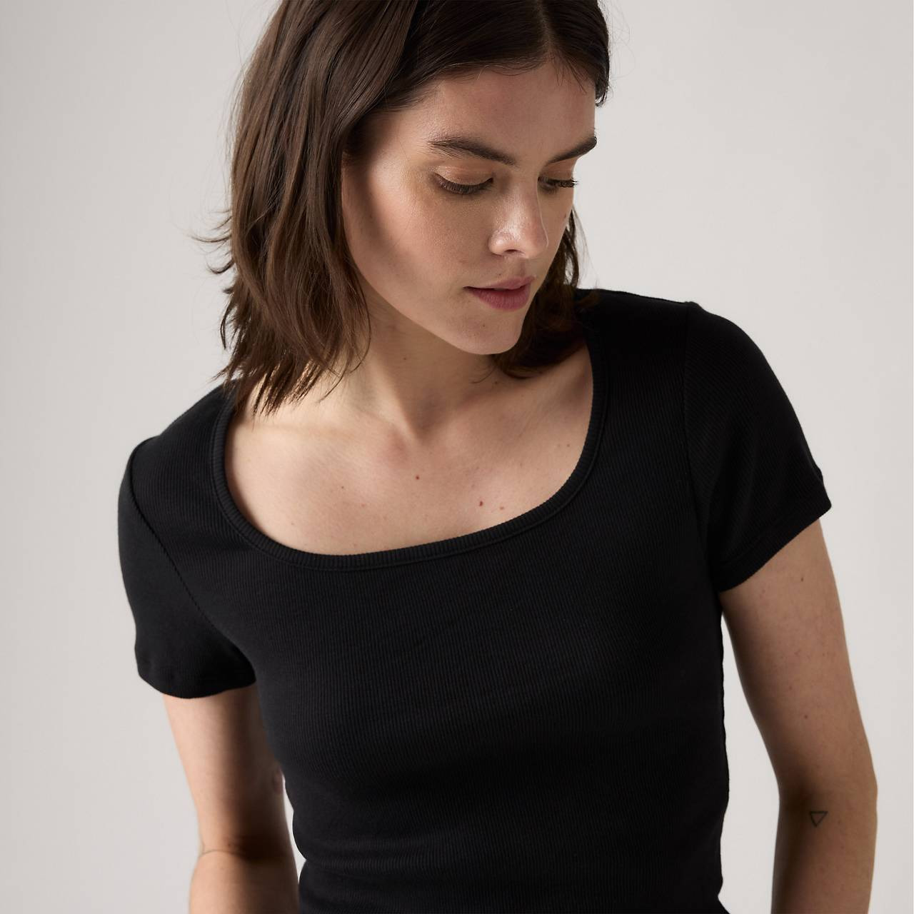 ESSENTIAL SQUARE NECK TEE - 5