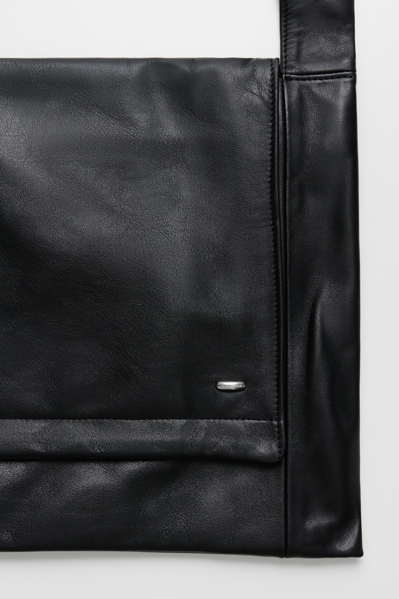 Slim Bag Malleable Black Bull Hide - 3