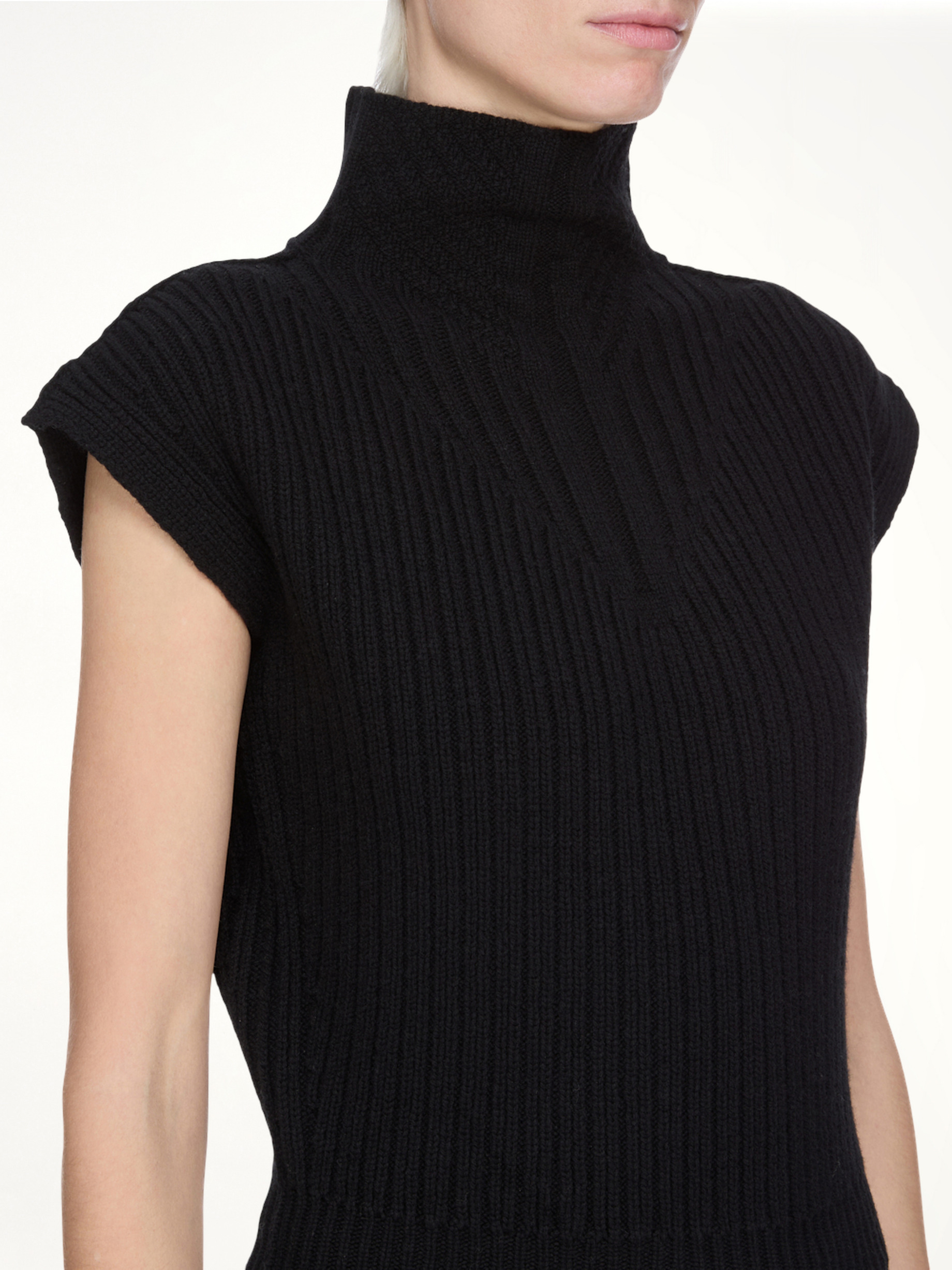 SL Turtle Cable Sweater in Black - 3
