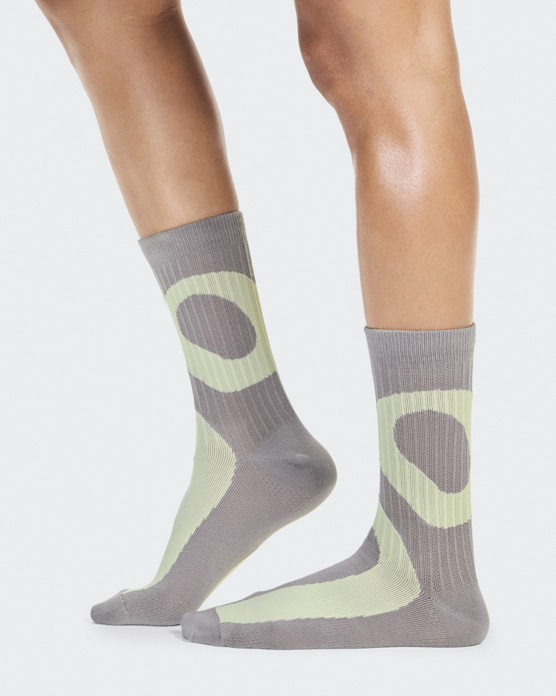 On Liquid Logo Sock High 2P outlook