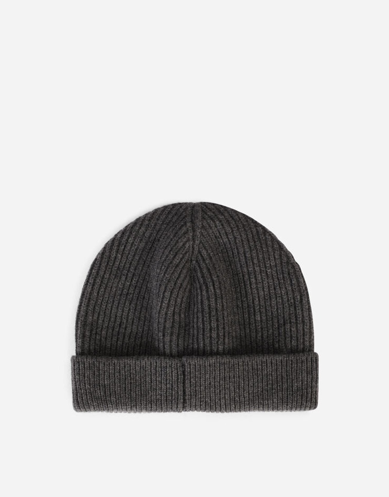 Knit wool hat with leather logo 3
