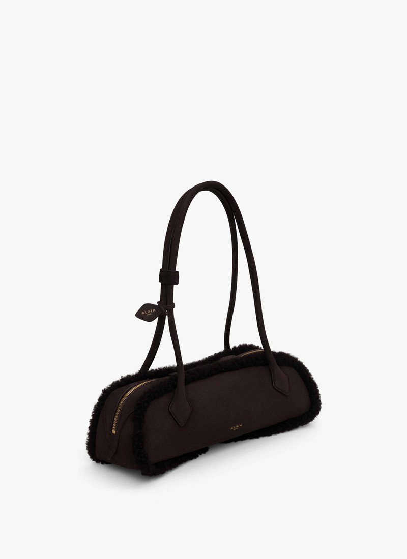 Alaïa LE TECKEL MEDIUM BAG IN MERINO SHEARLING outlook