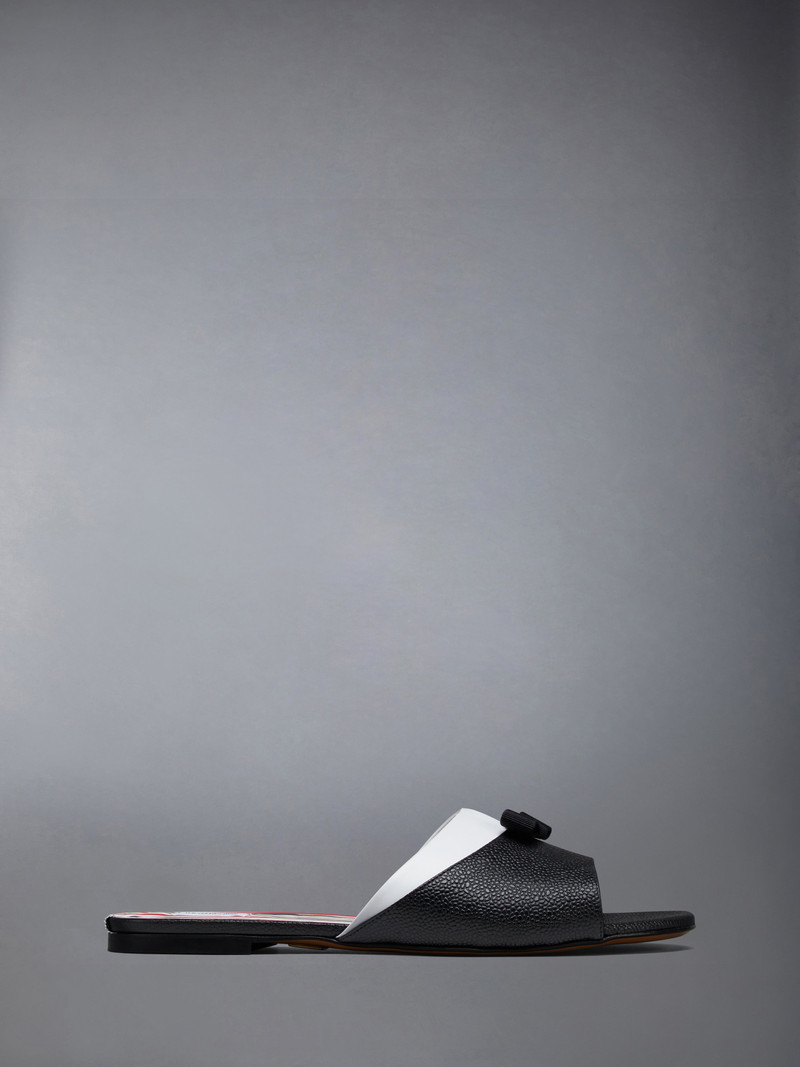 PEBBLE GRAIN BOW CLAQUETTE 1