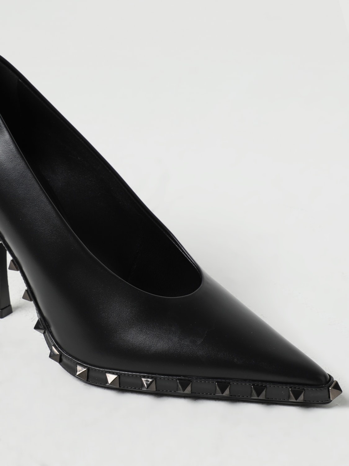 Valentino Garavani Rockstud pumps in leather - 4