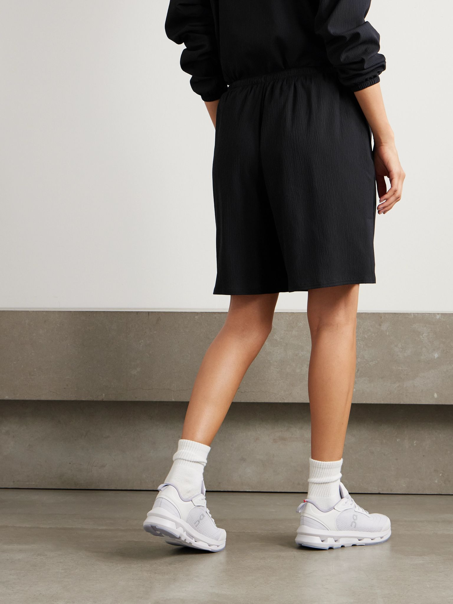 + Zendaya Gloria crinkled stretch-jersey shorts Black - 4