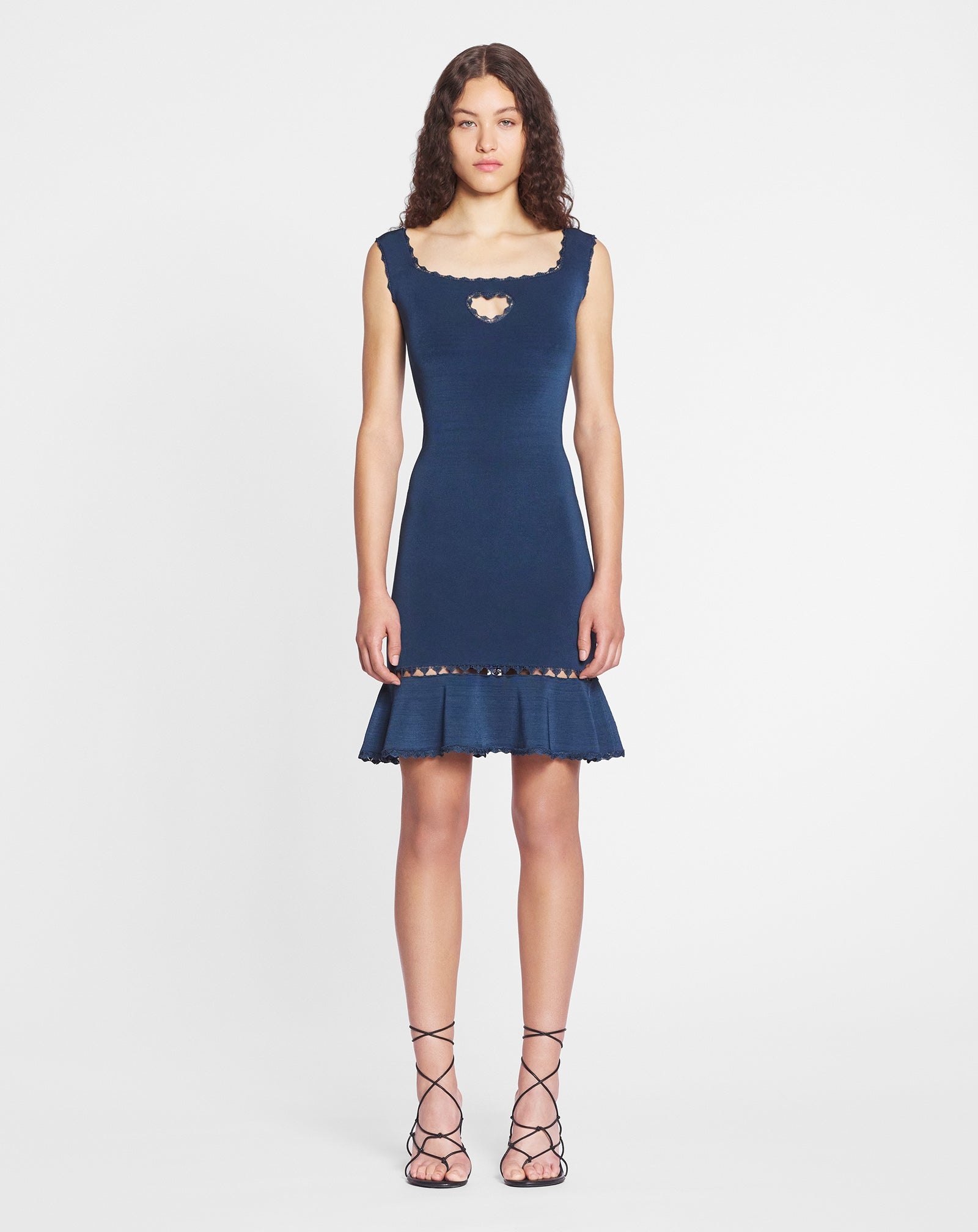 SLEEVELESS DRESS WITH A HEART DETAIL - 2